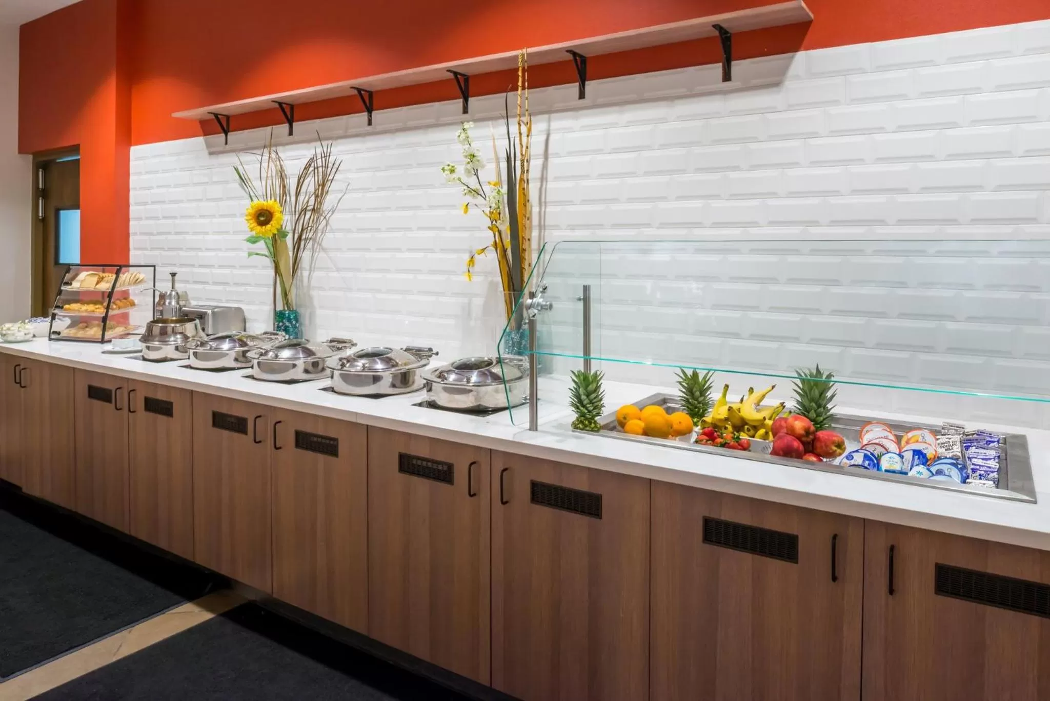 Restaurant/places to eat in Holiday Inn Kansas City Airport by IHG