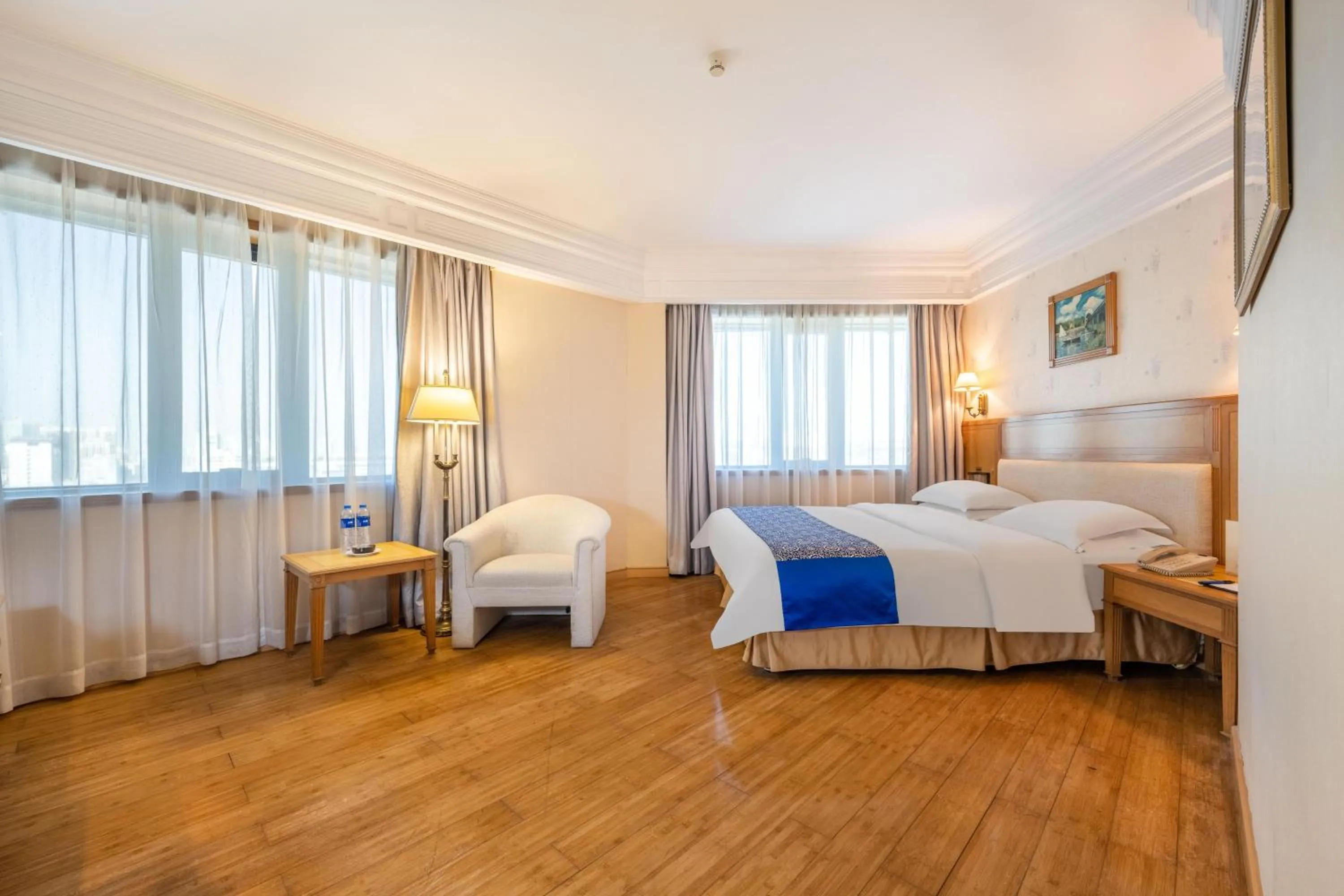 Bedroom, Bed in Hotel Silverland