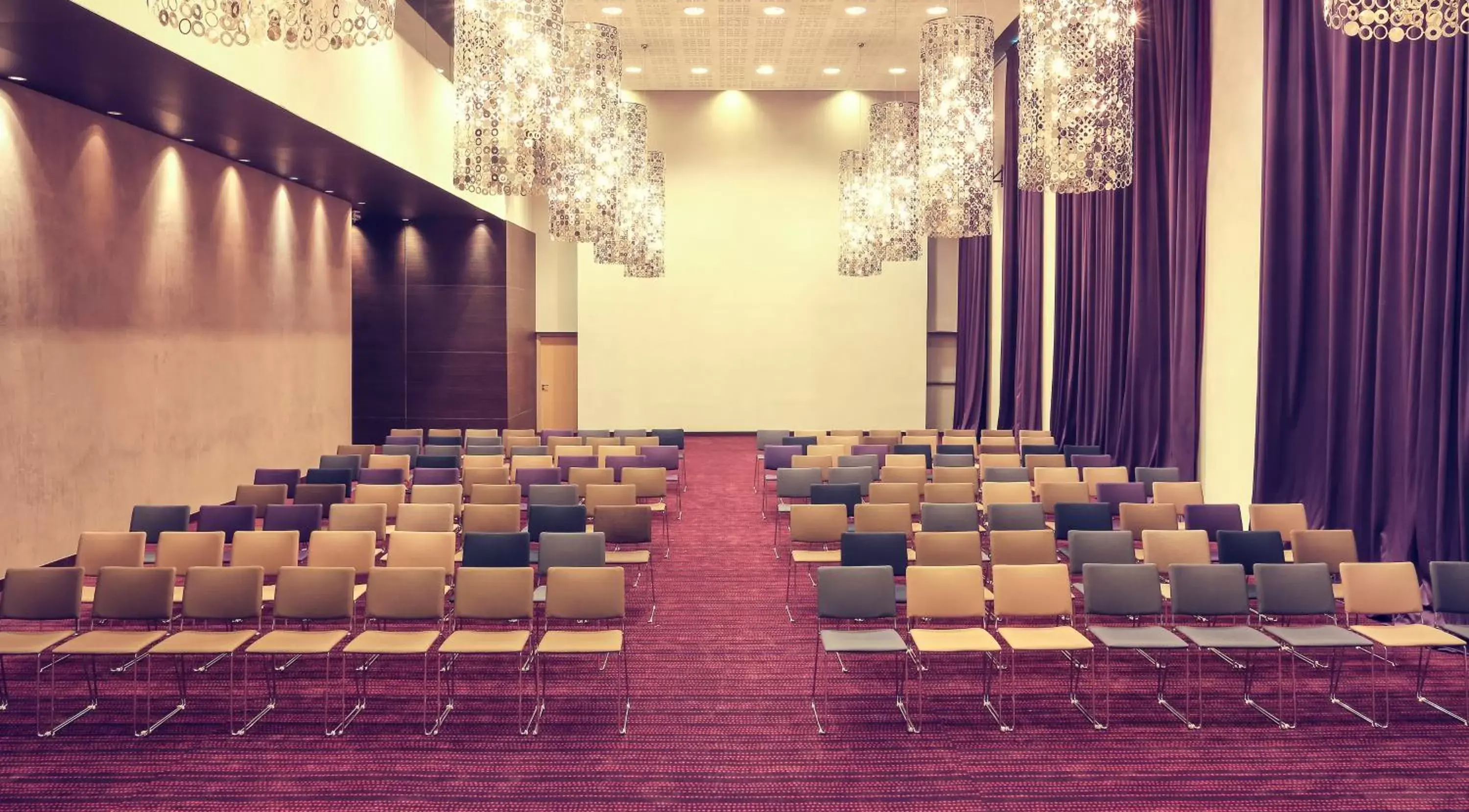 Business facilities in Mercure Nador Rif