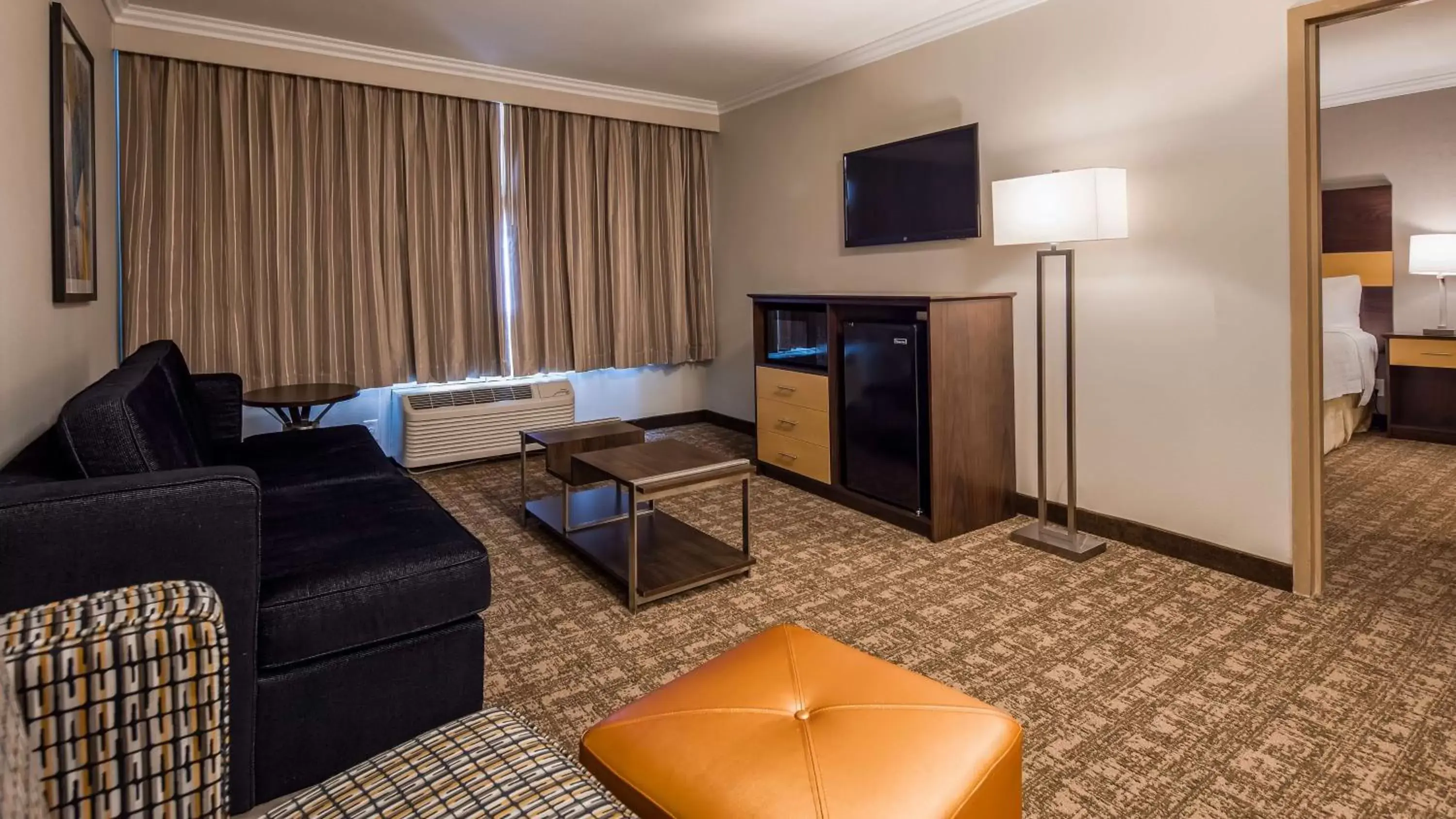 Photo of the whole room, Seating Area in Best Western Los Angeles Worldport Hotel