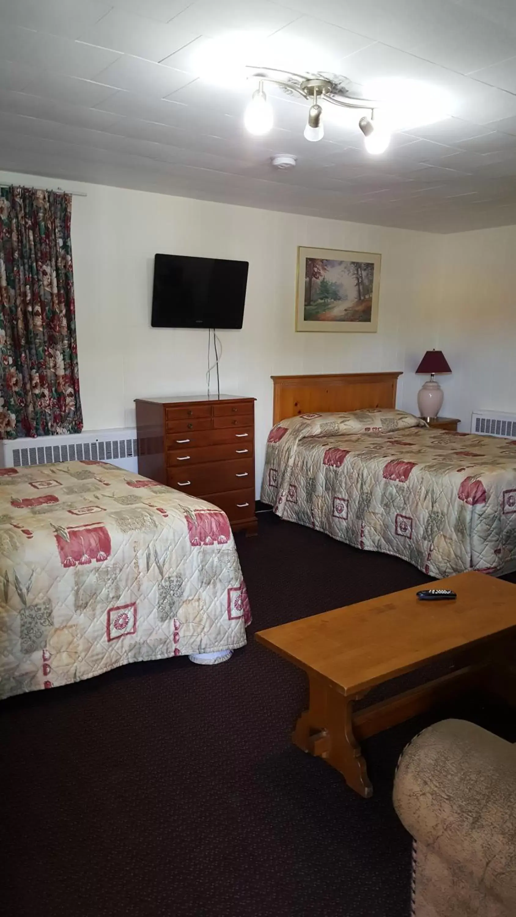 Double Room with Two Double Beds in Maples Motel