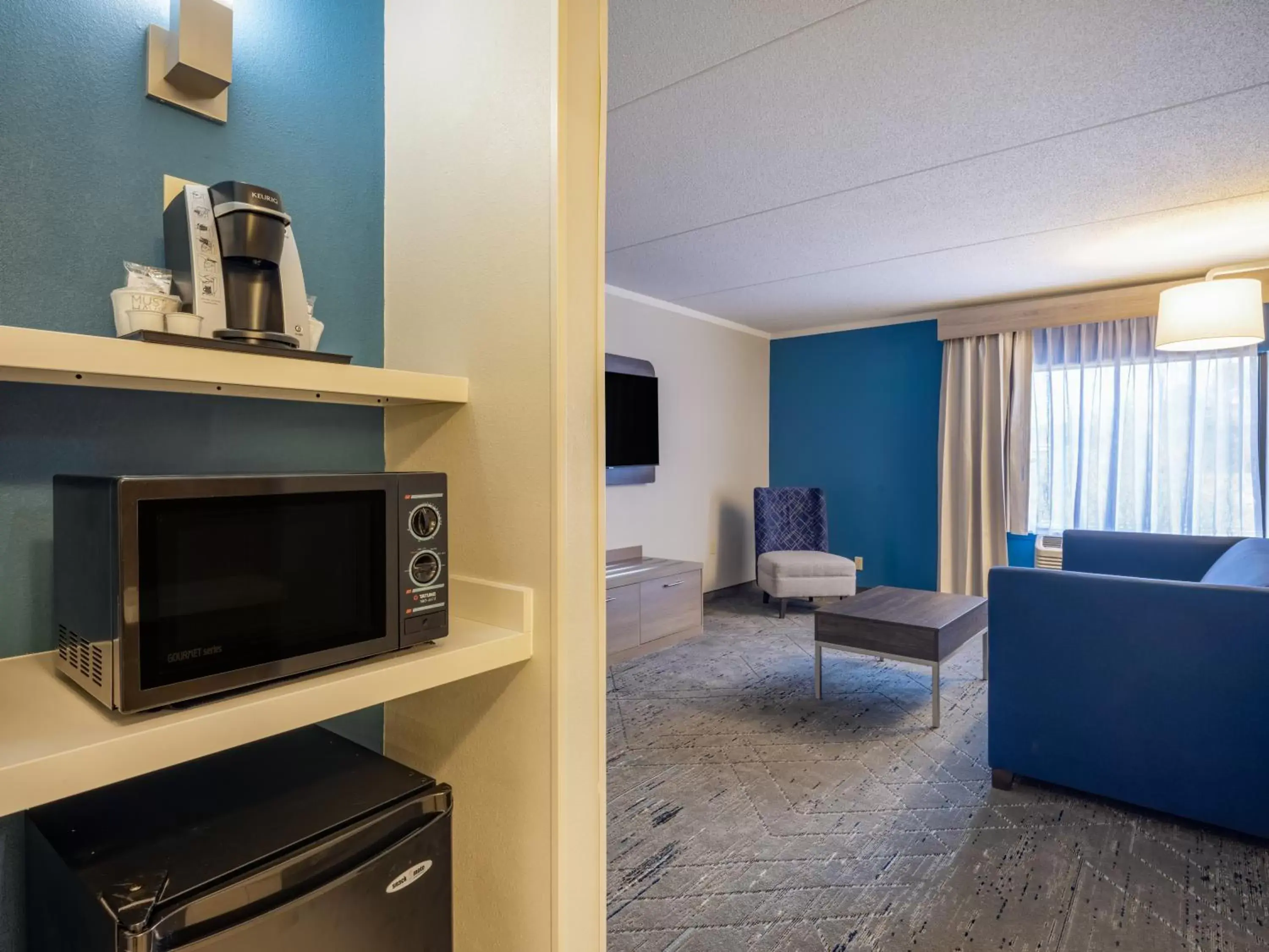 Living room, TV/Entertainment Center in Holiday Inn Express & Suites Greensboro - I-40 atWendover, an IHG Hotel