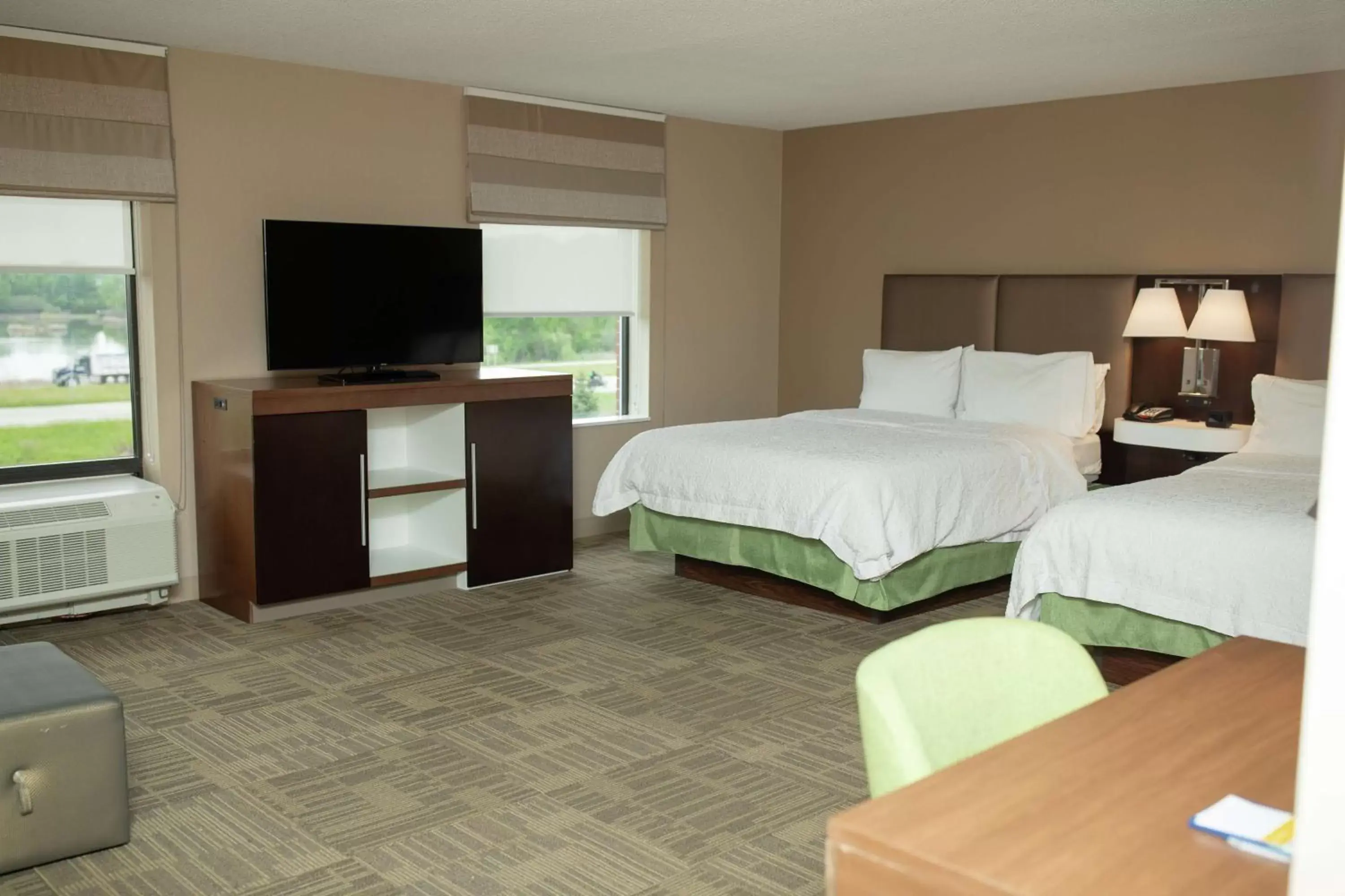 Bedroom, Bed in Hampton Inn Commerce/Novi