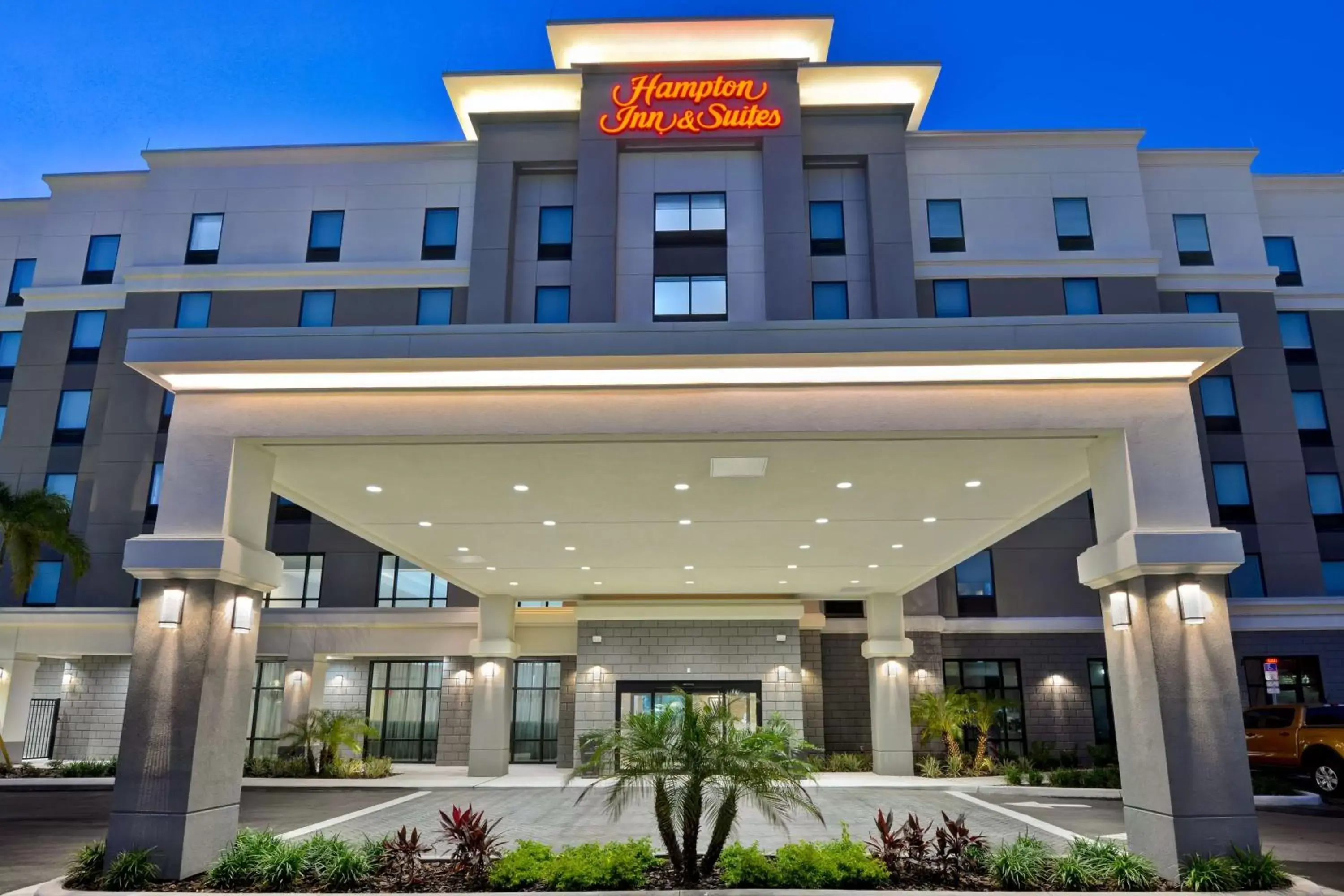 Property Building in Hampton Inn & Suites Tampa Riverview