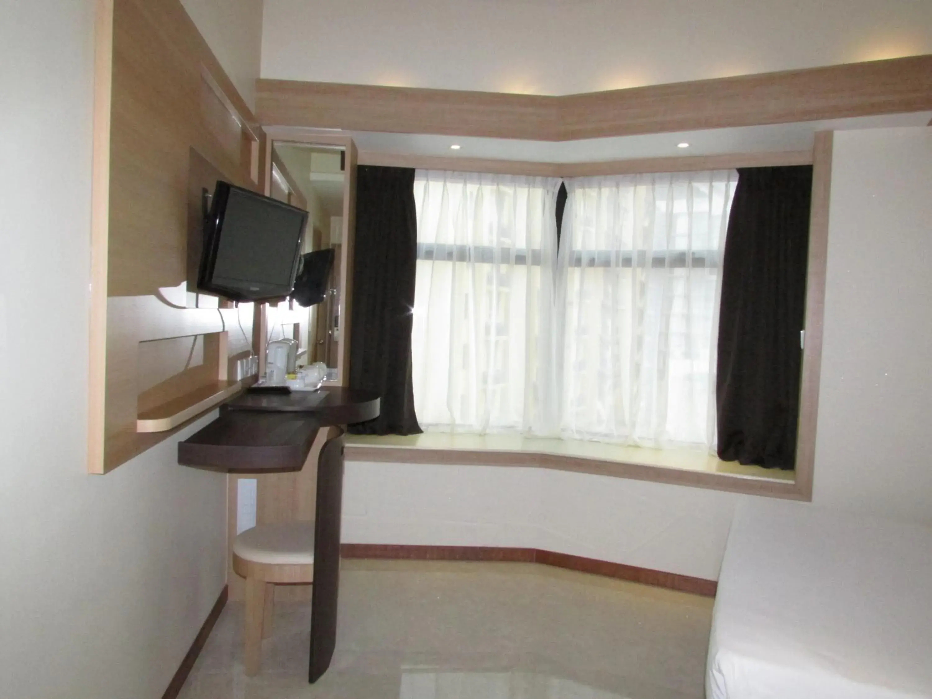 Bed, TV/Entertainment Center in Robertson Quay Hotel