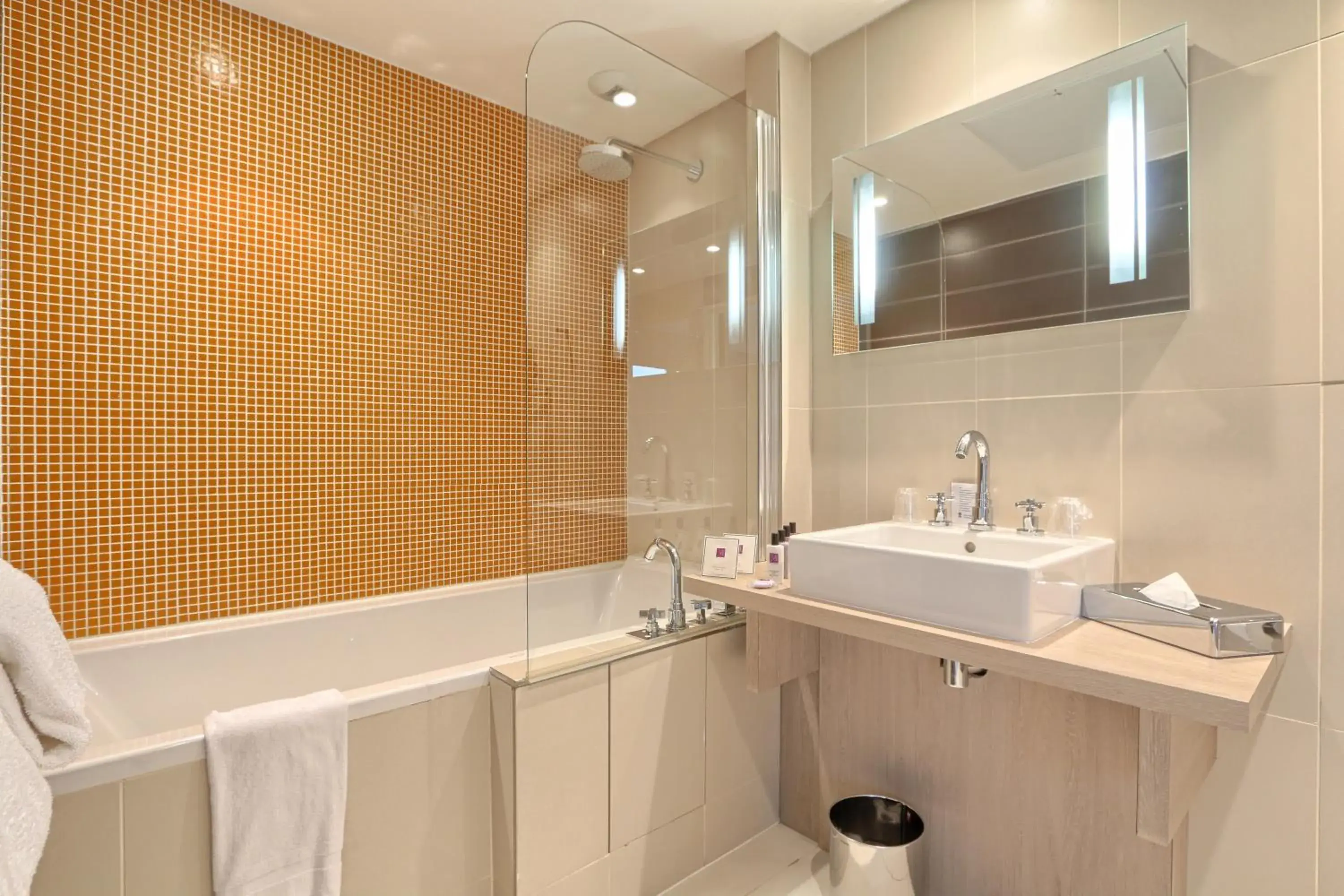 Bathroom in Relais De La Malmaison Paris Rueil Hotel-Spa