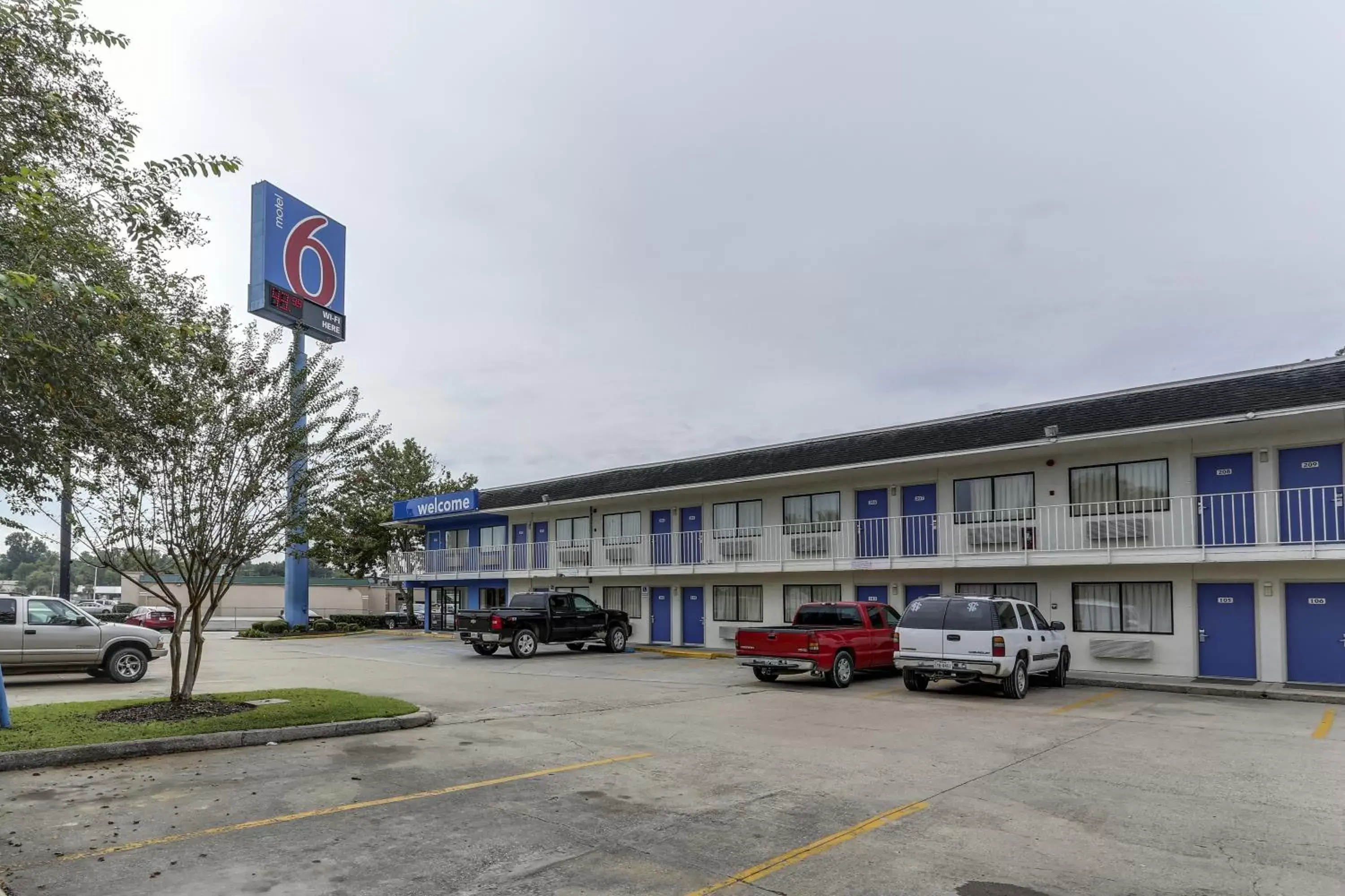 Property Building in Motel 6-Port Allen, LA - Baton Rouge