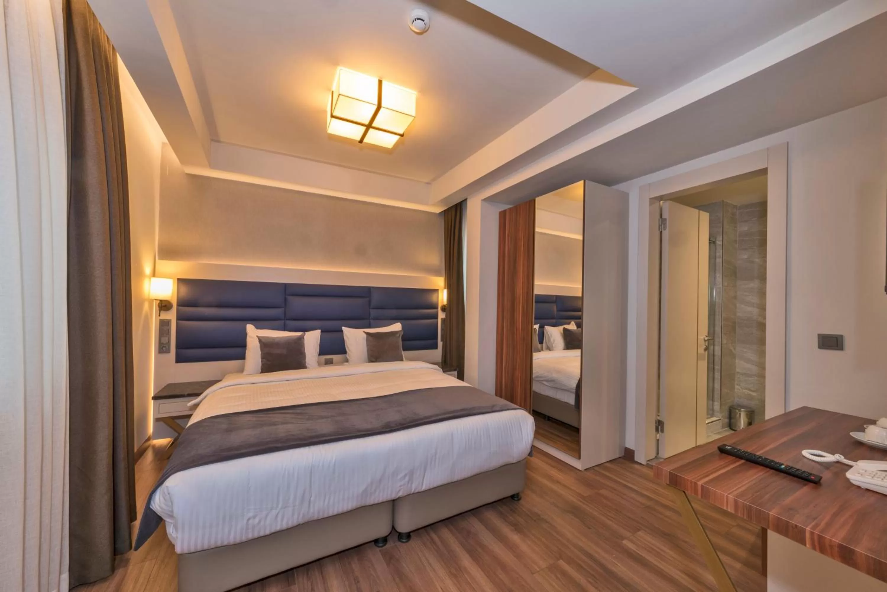 Bedroom, Bed in Golden Royal Hotel