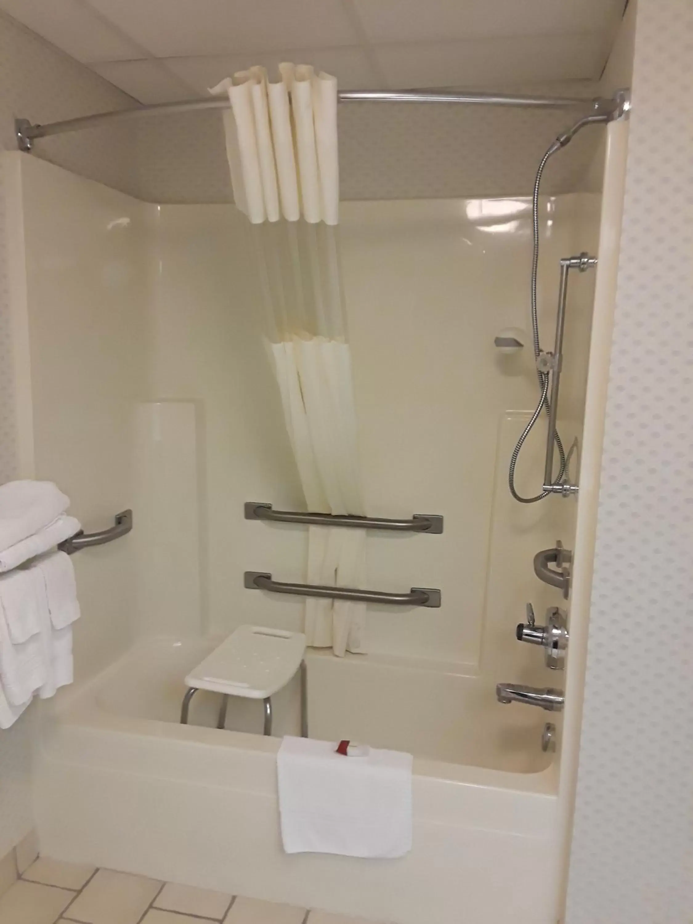 Shower, Bathroom in Baymont by Wyndham London KY