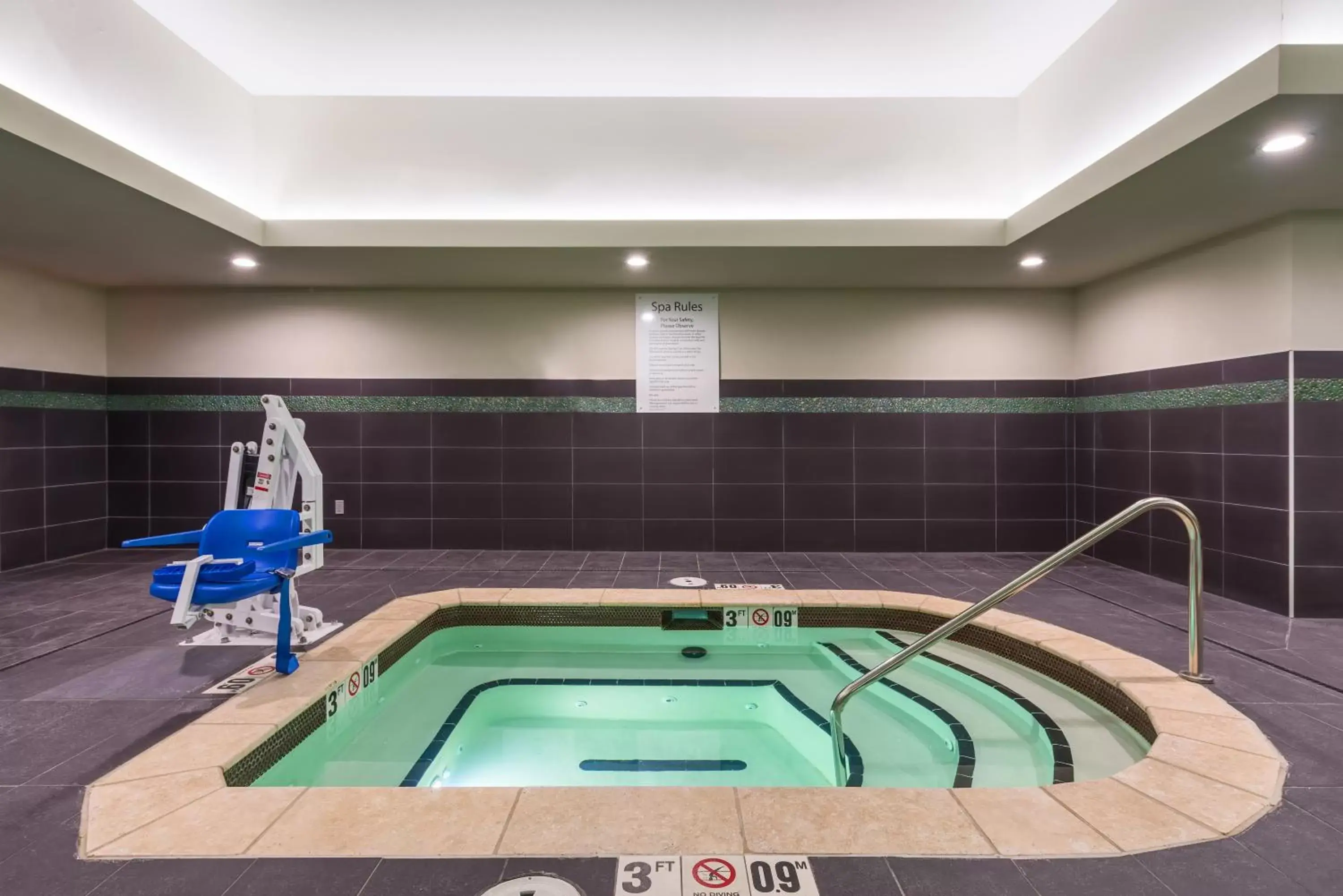Swimming pool in Holiday Inn Express and Suites Norman by IHG Swimming pool in Holiday Inn Express and Suites Norman by IHG