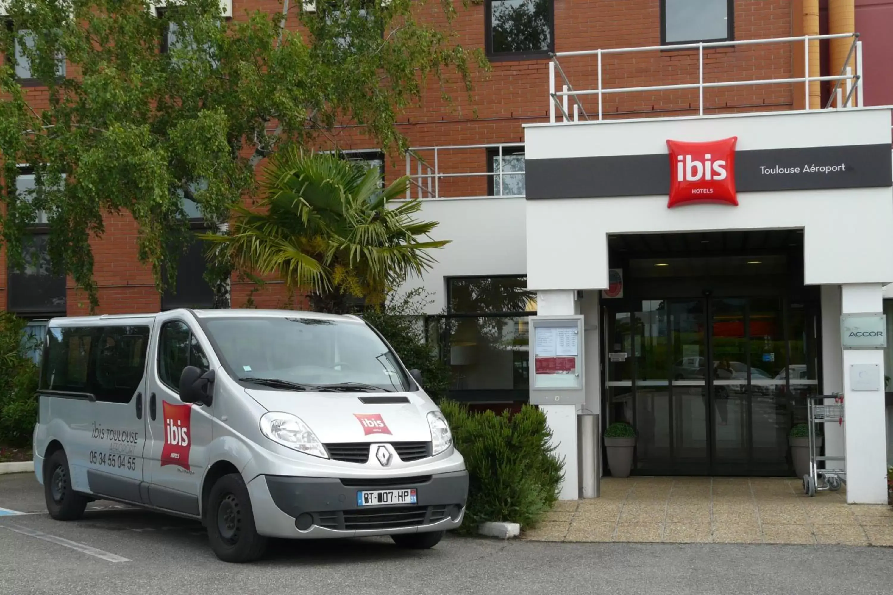 Facade/entrance in ibis Toulouse Aeroport