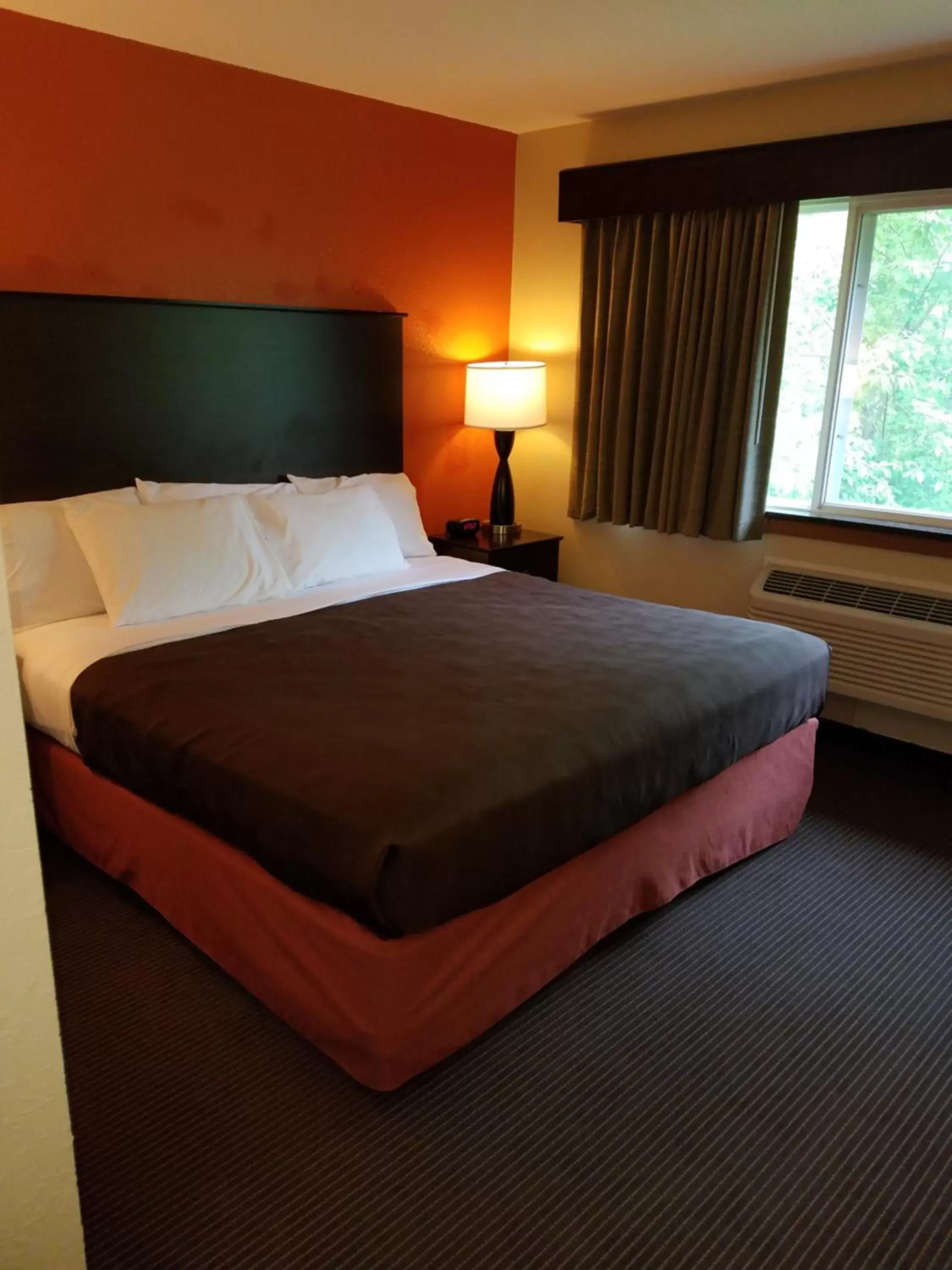 Bedroom, Bed in AmericInn by Wyndham Menomonie