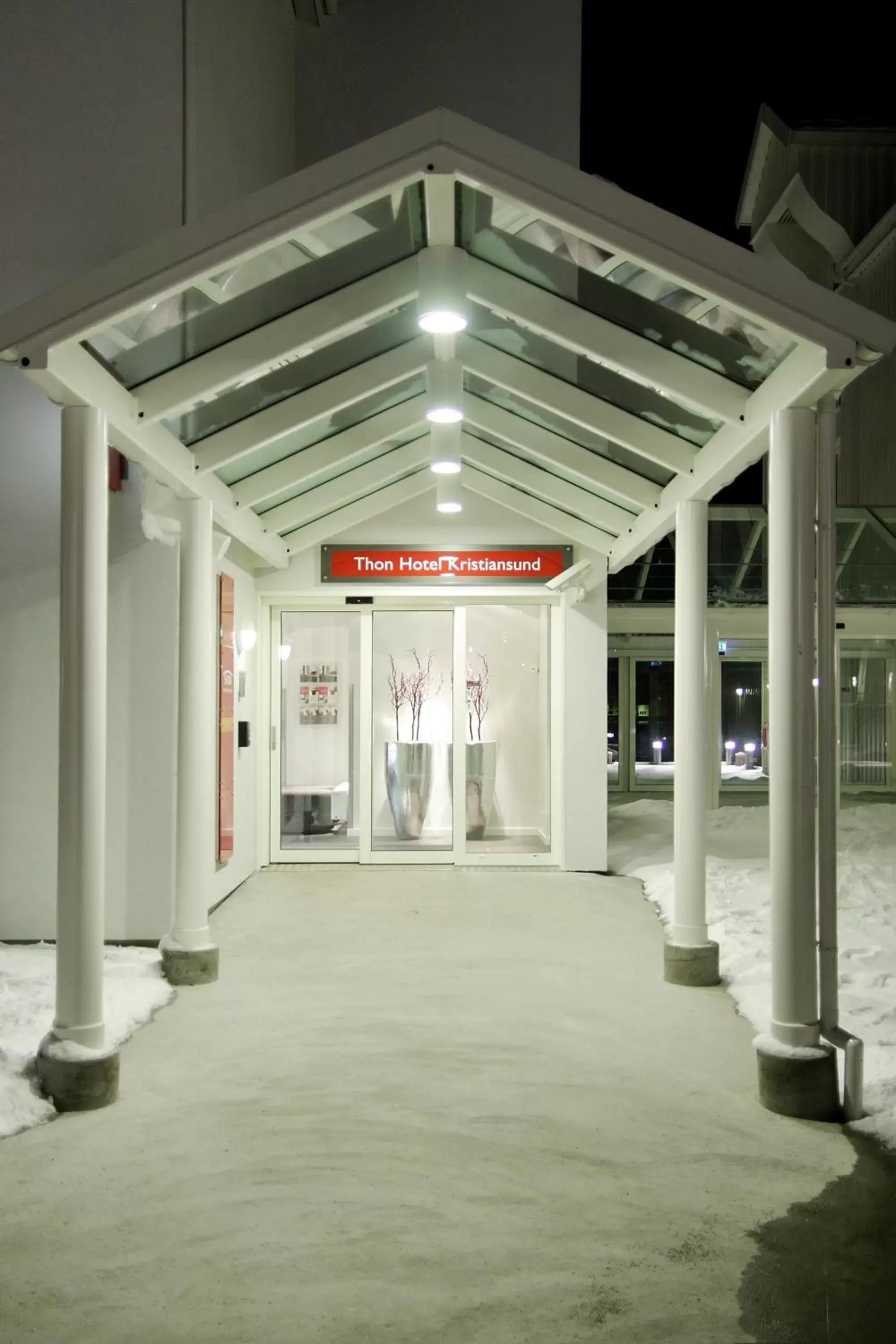 Facade/entrance in Thon Hotel Kristiansund Facade/entrance in Thon Hotel Kristiansund