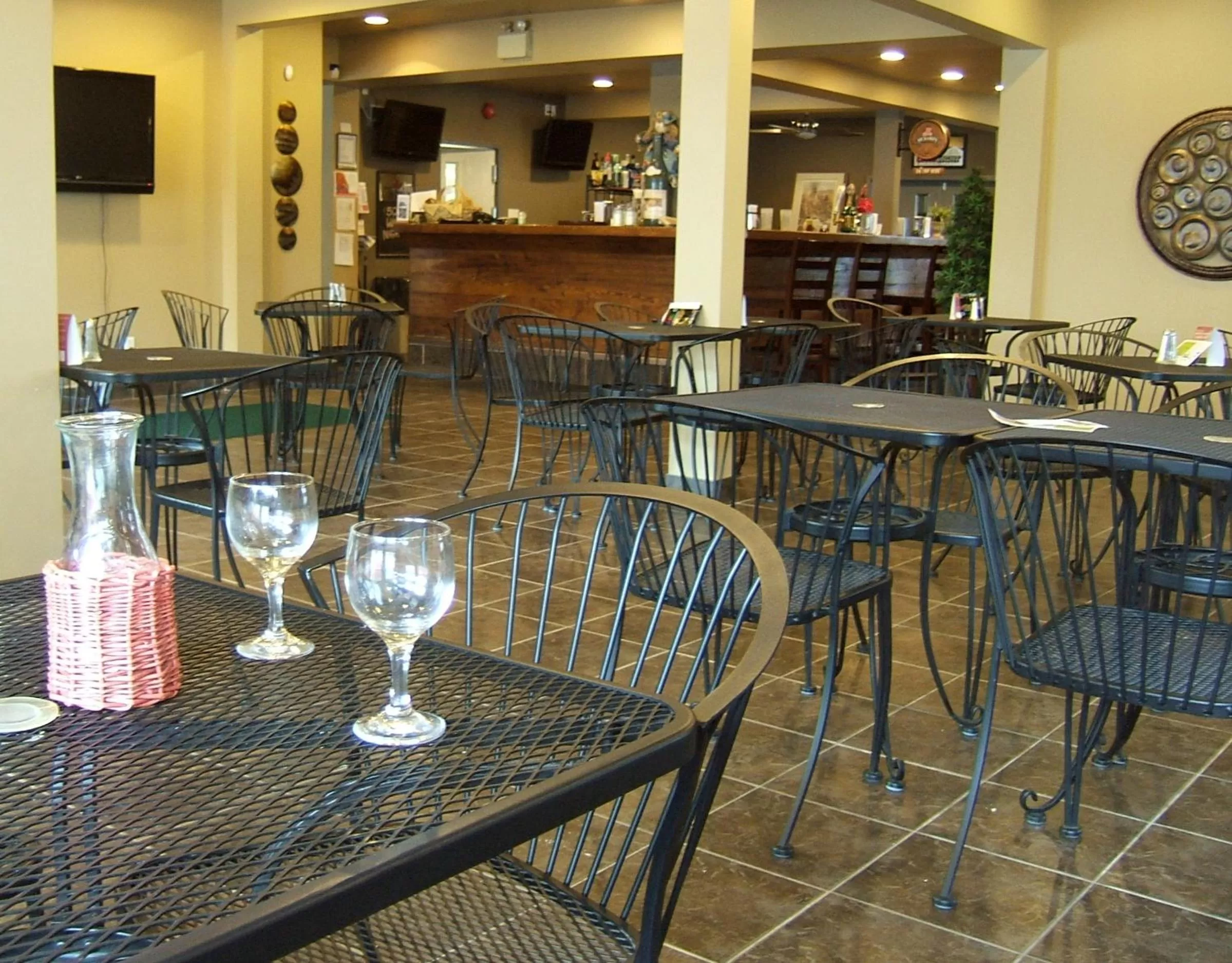 Restaurant/places to eat in Dominion Hotel