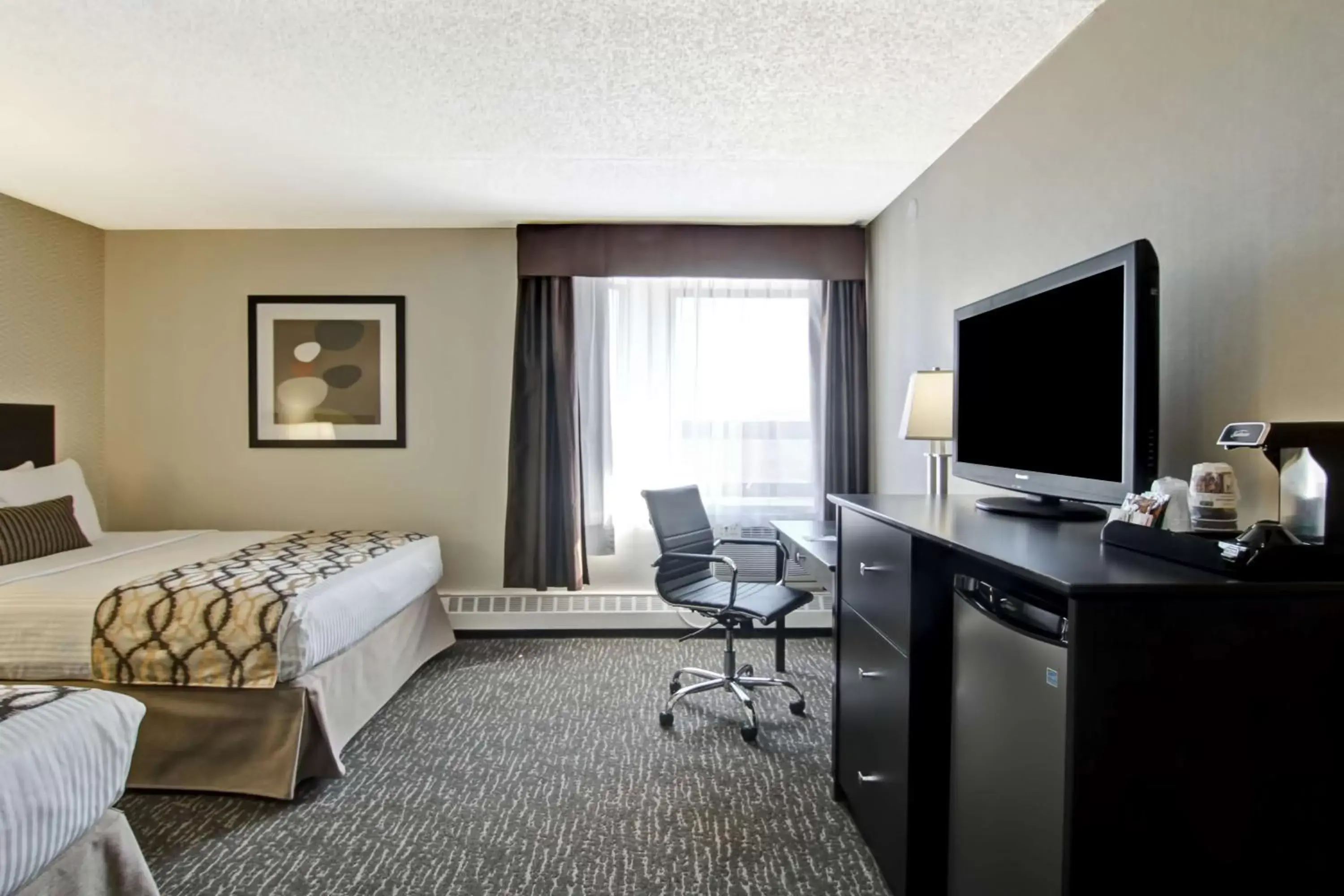 Shower, TV/Entertainment Center in Coast West Edmonton Hotel & Conference Centre