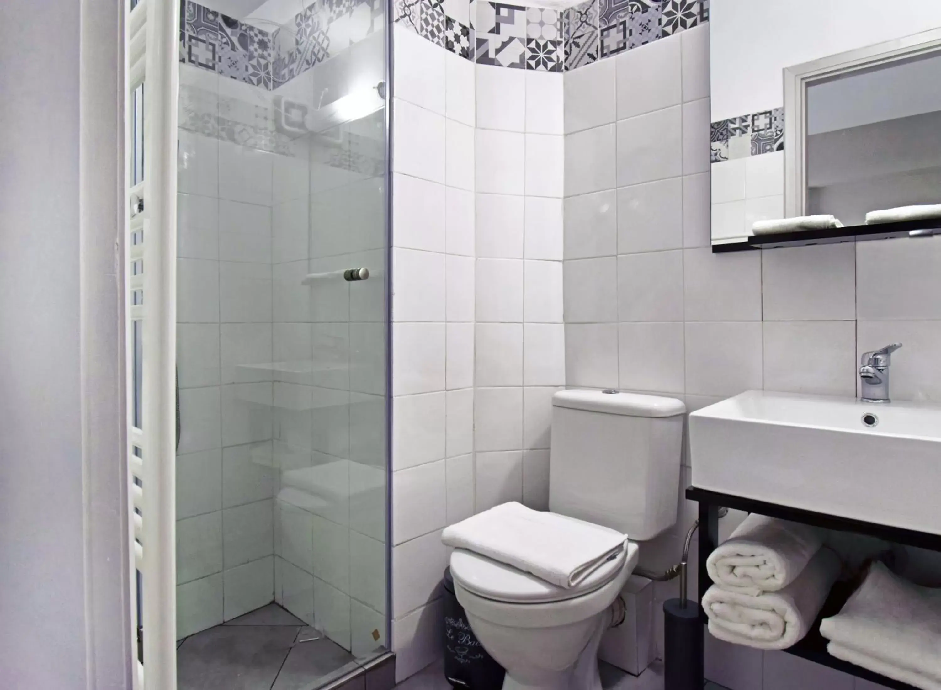 Shower, Bathroom in Athens Iris Hotel