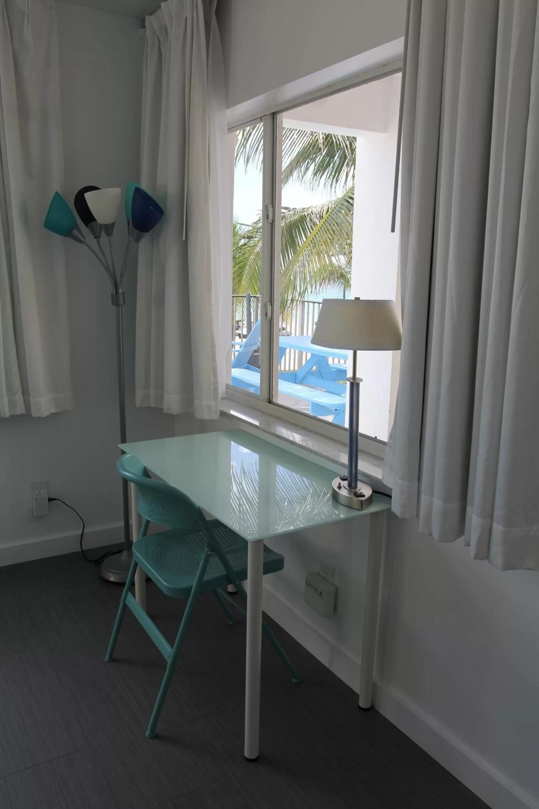 Seating area in Snooze