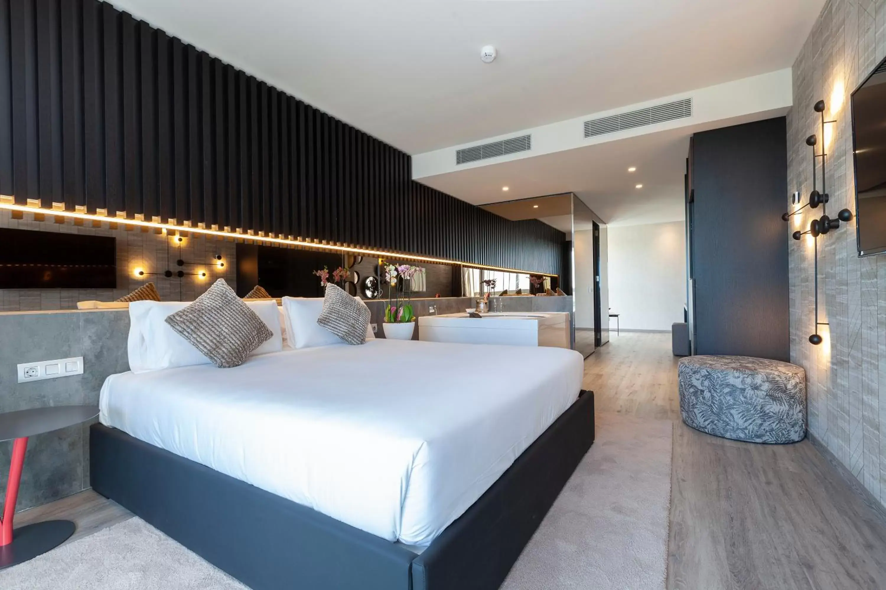 Photo of the whole room, Bed in Hotel SB BCN Events 4* Sup