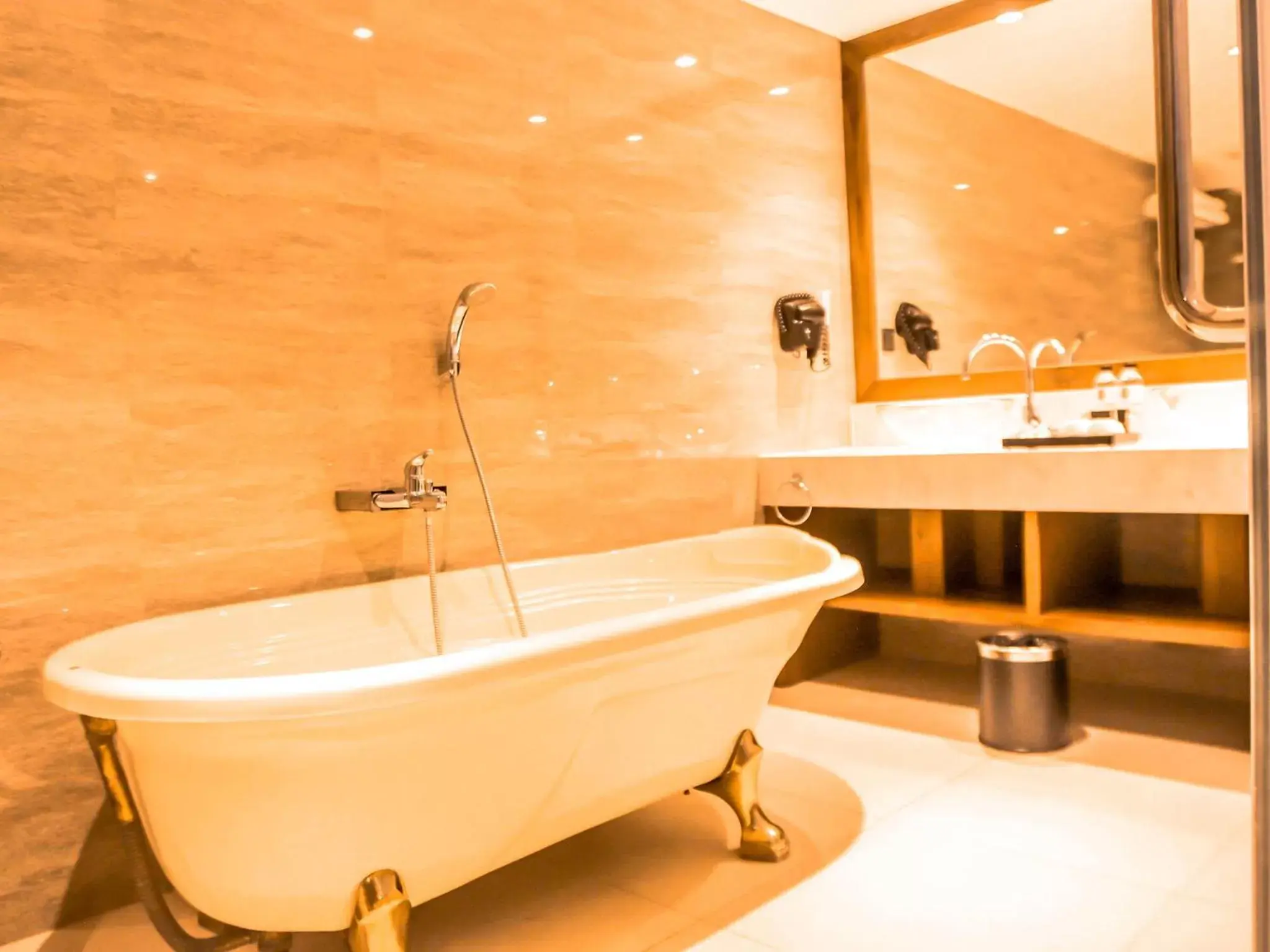 Hot Tub, Bathroom in The Nest Hotel Nusa Dua