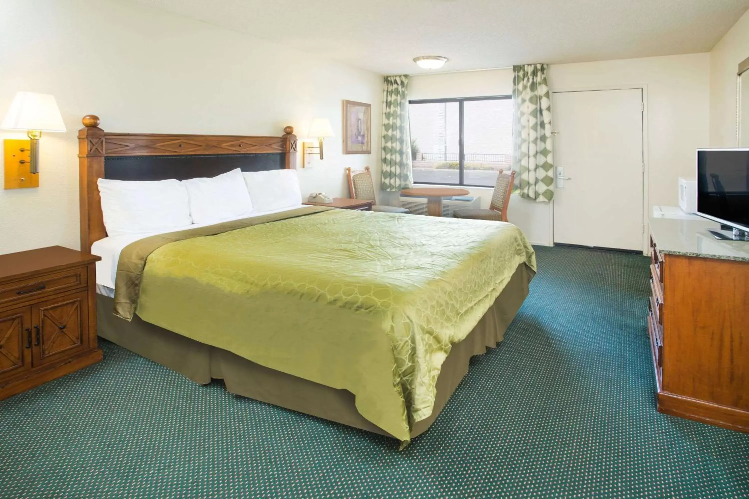 Photo of the whole room, Bed in Travelodge by Wyndham Indio 