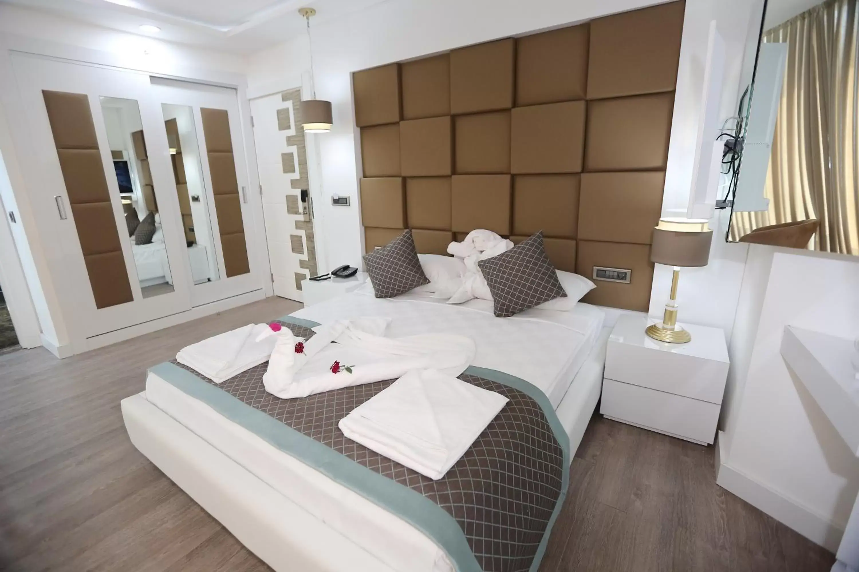 Bed in Elips Royal Hotel & SPA