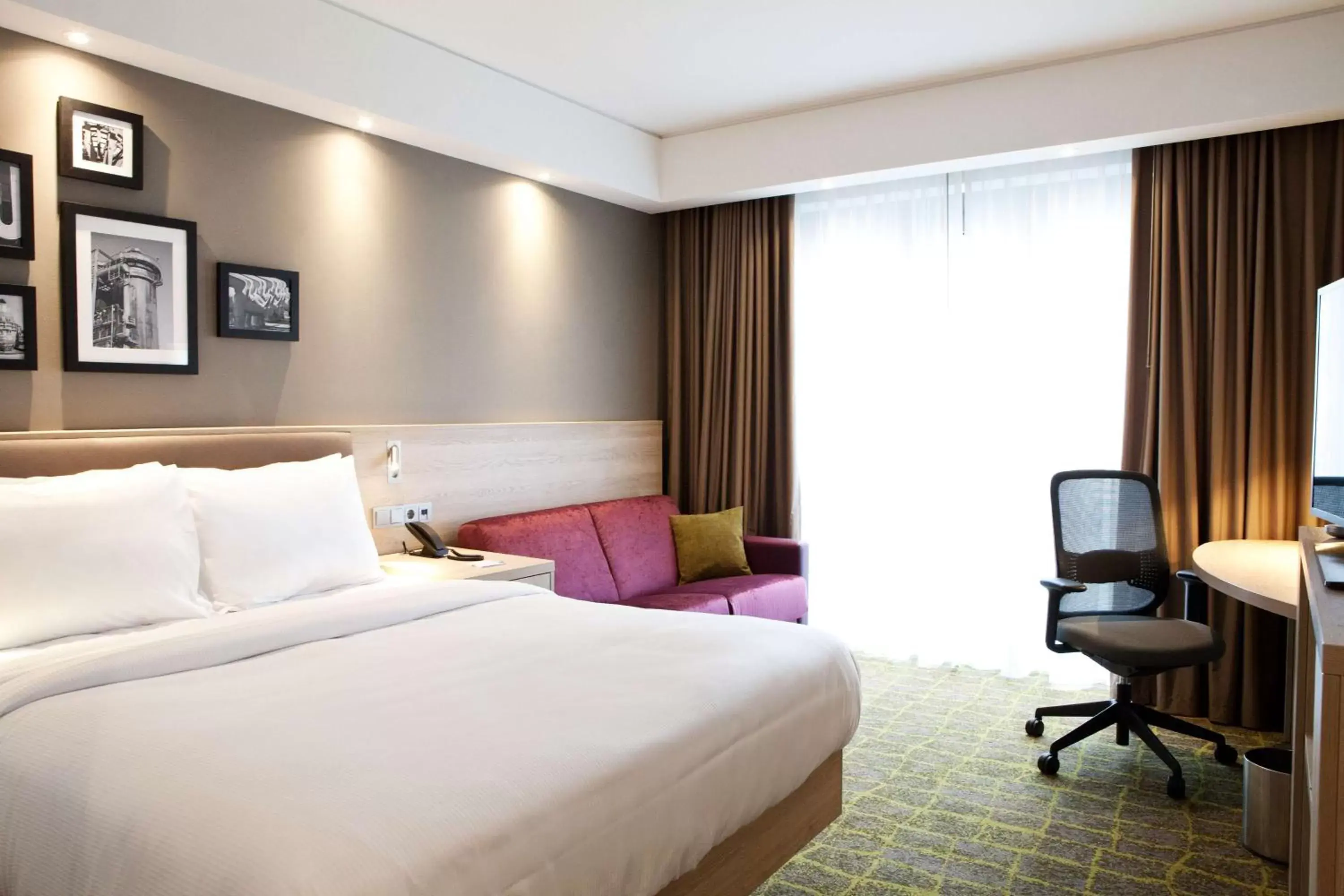 Bedroom, Bed in Hampton By Hilton Dortmund Phoenix See Bedroom, Bed in Hampton By Hilton Dortmund Phoenix See