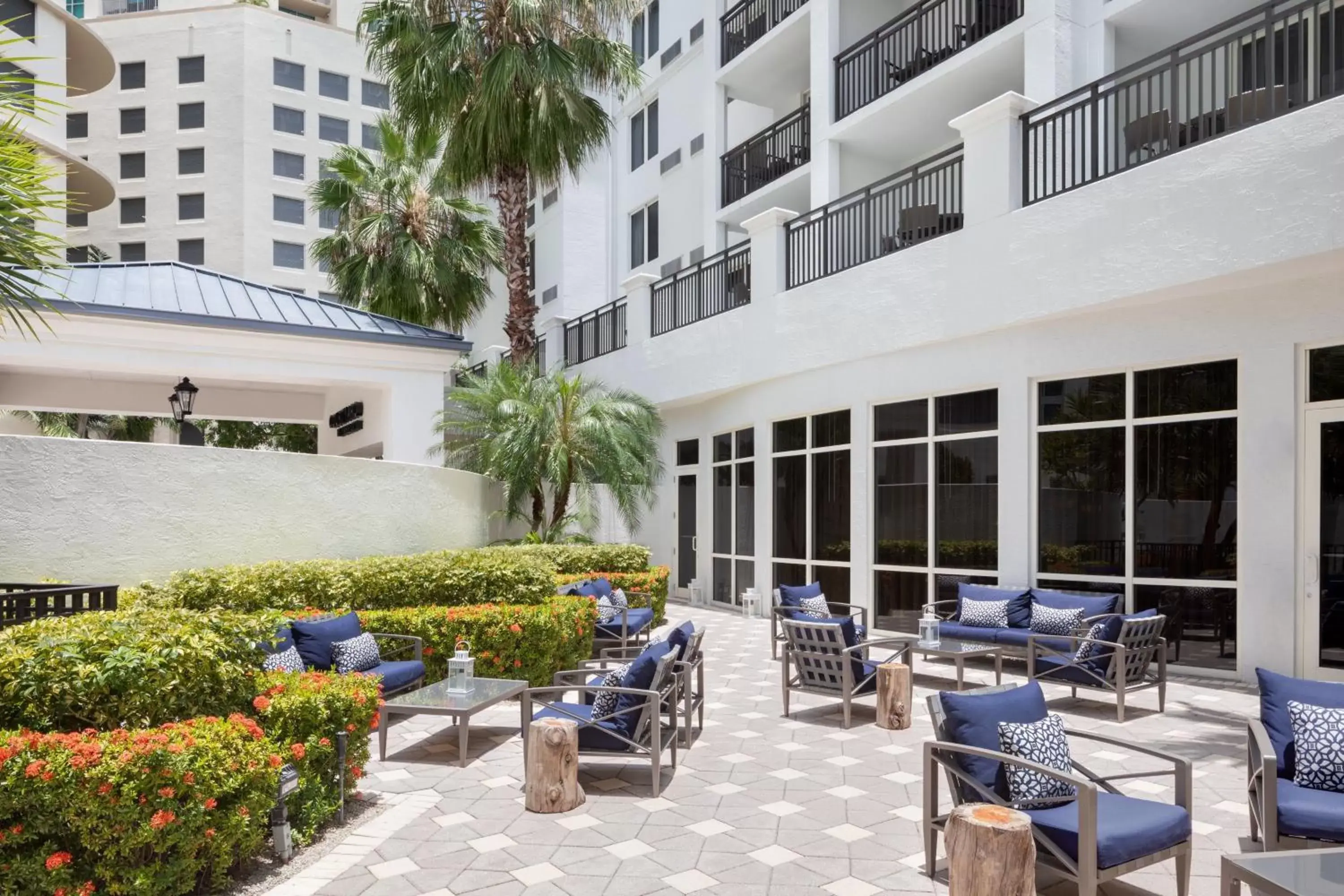 Property building in Courtyard Miami Dadeland