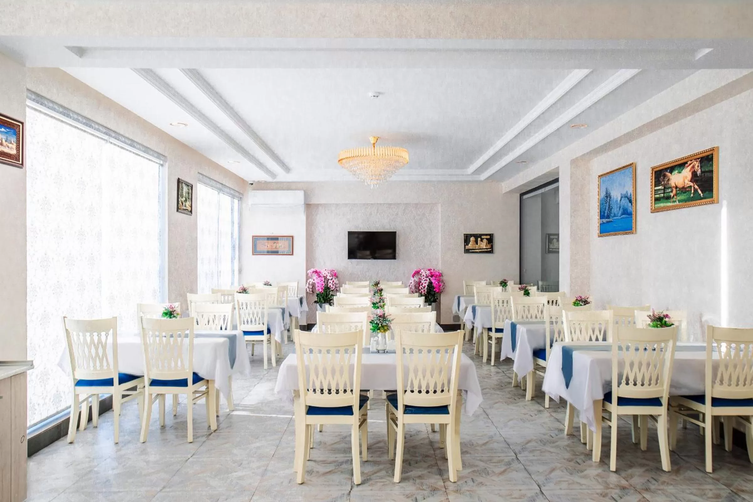 Restaurant/places to eat in Manifa Hotel