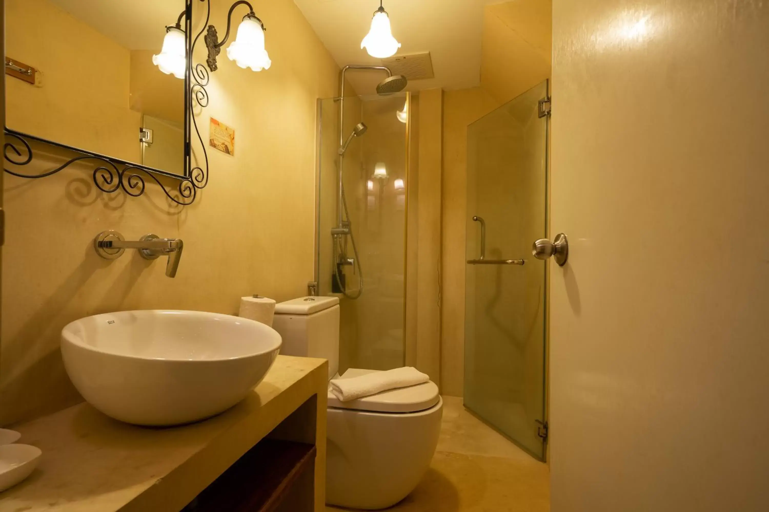 Shower, Bathroom in Spices Hotel