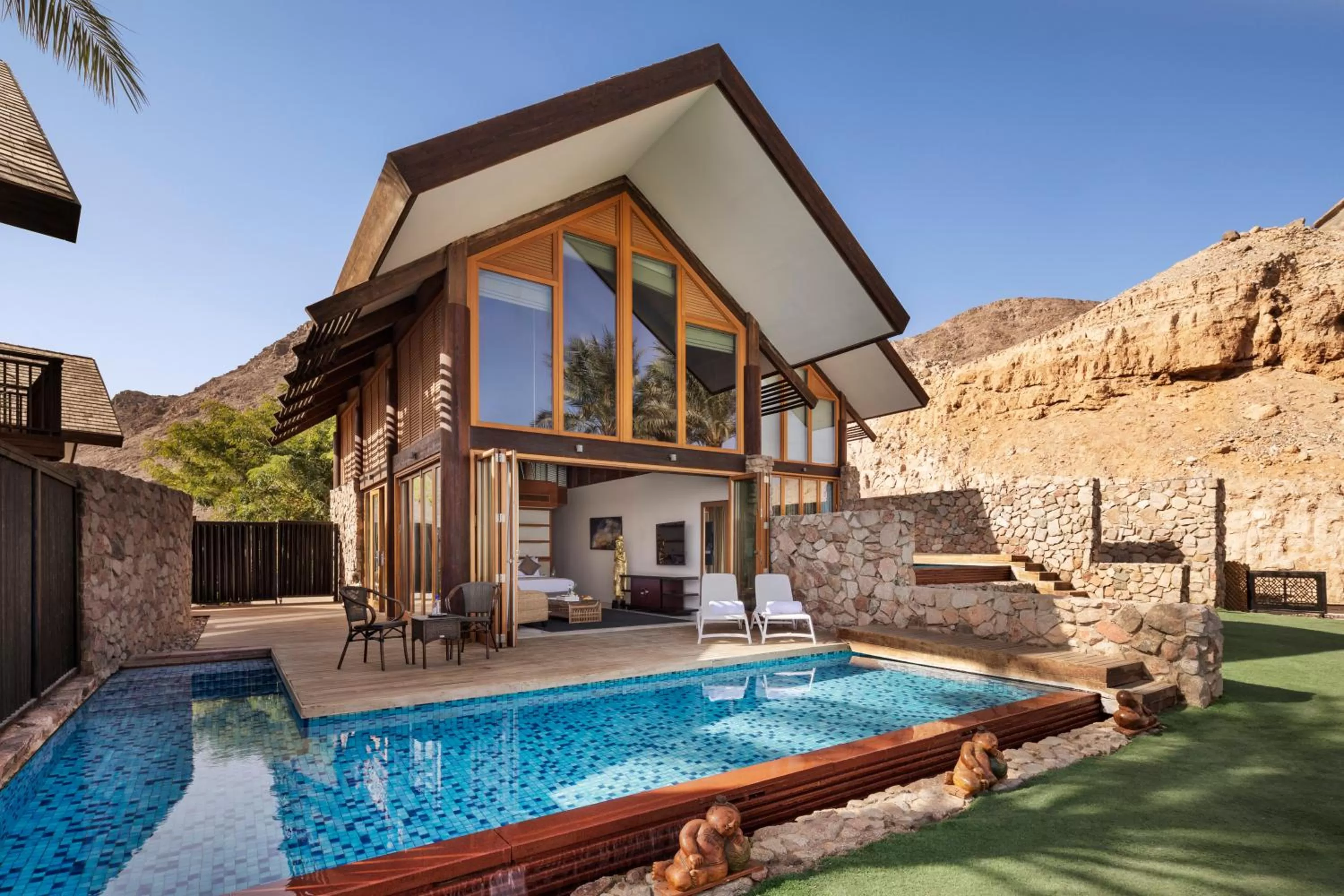 Photo of the whole room in Herbert Samuel Royal Shangri-La Eilat