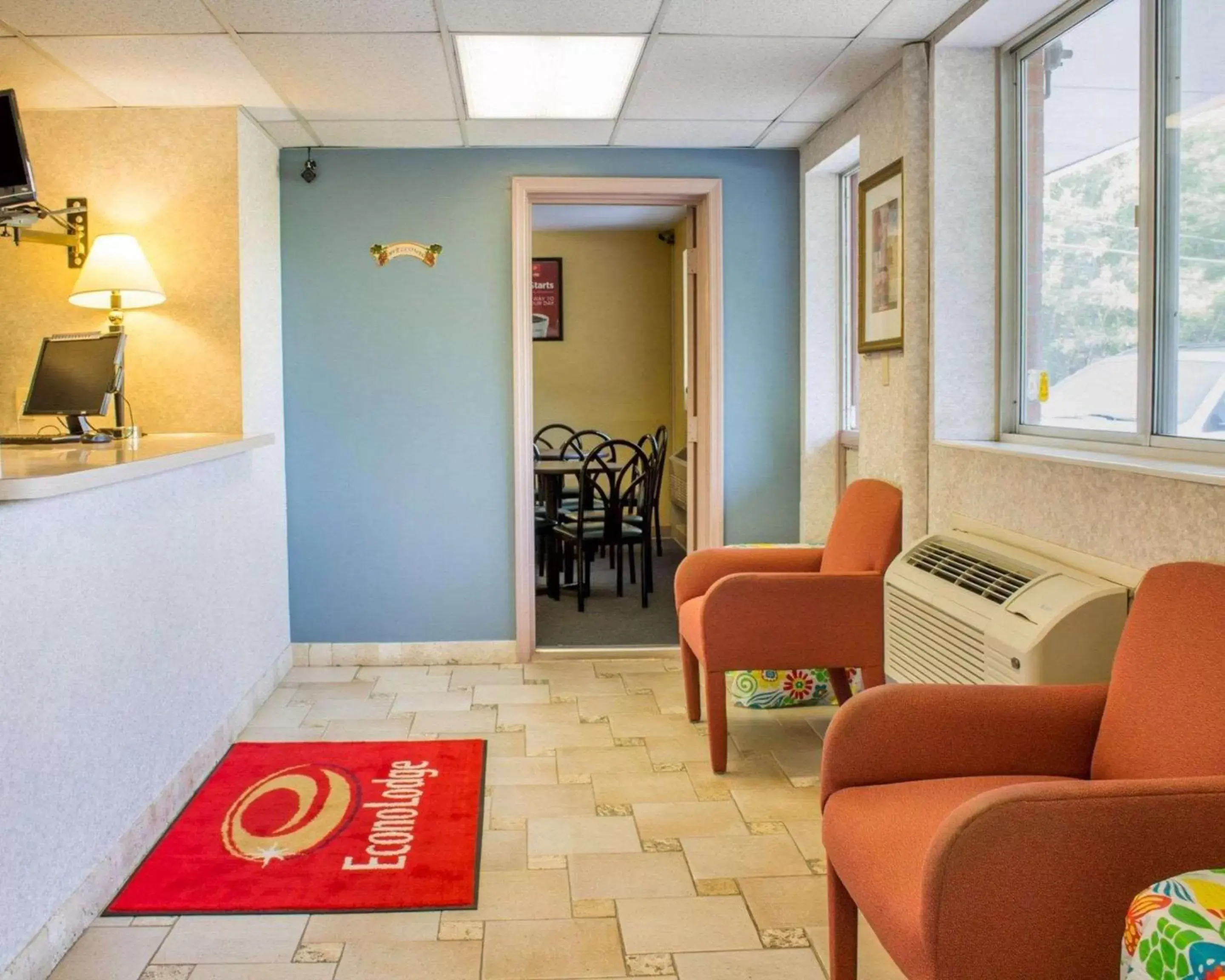 Lobby or reception, Seating Area in Econo Lodge Drums