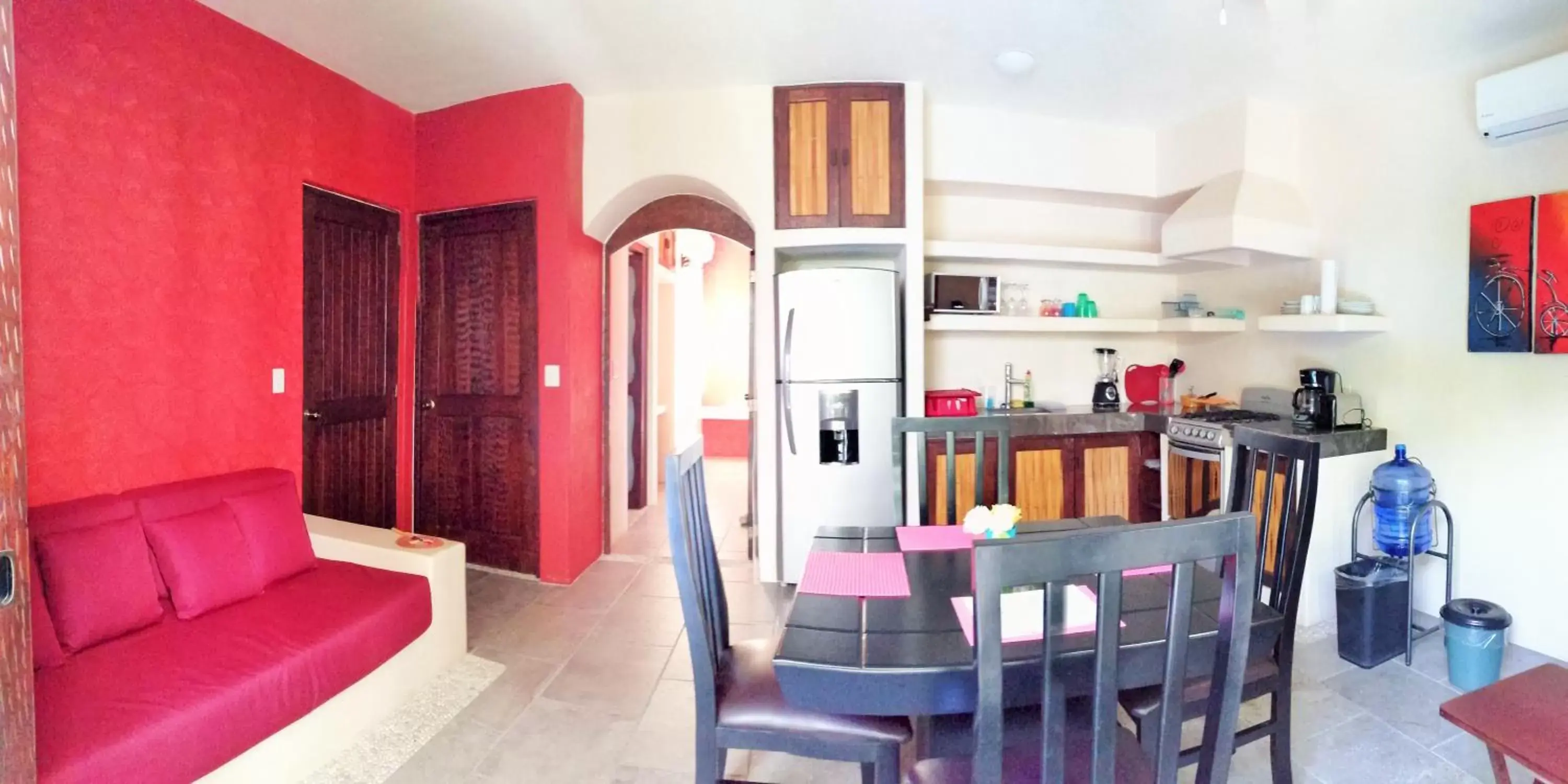 Kitchen or kitchenette, Dining Area in Ceiba Studios