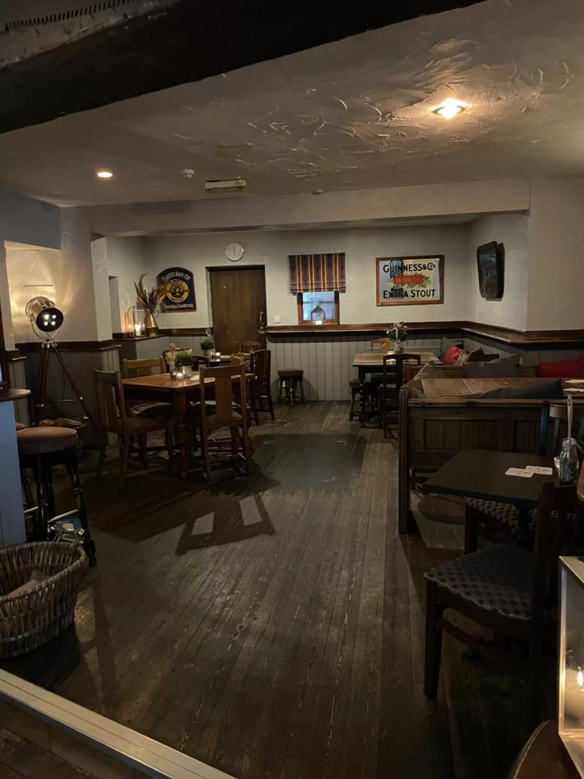 Lounge or bar, Restaurant/Places to Eat in The Royal Oak Inn