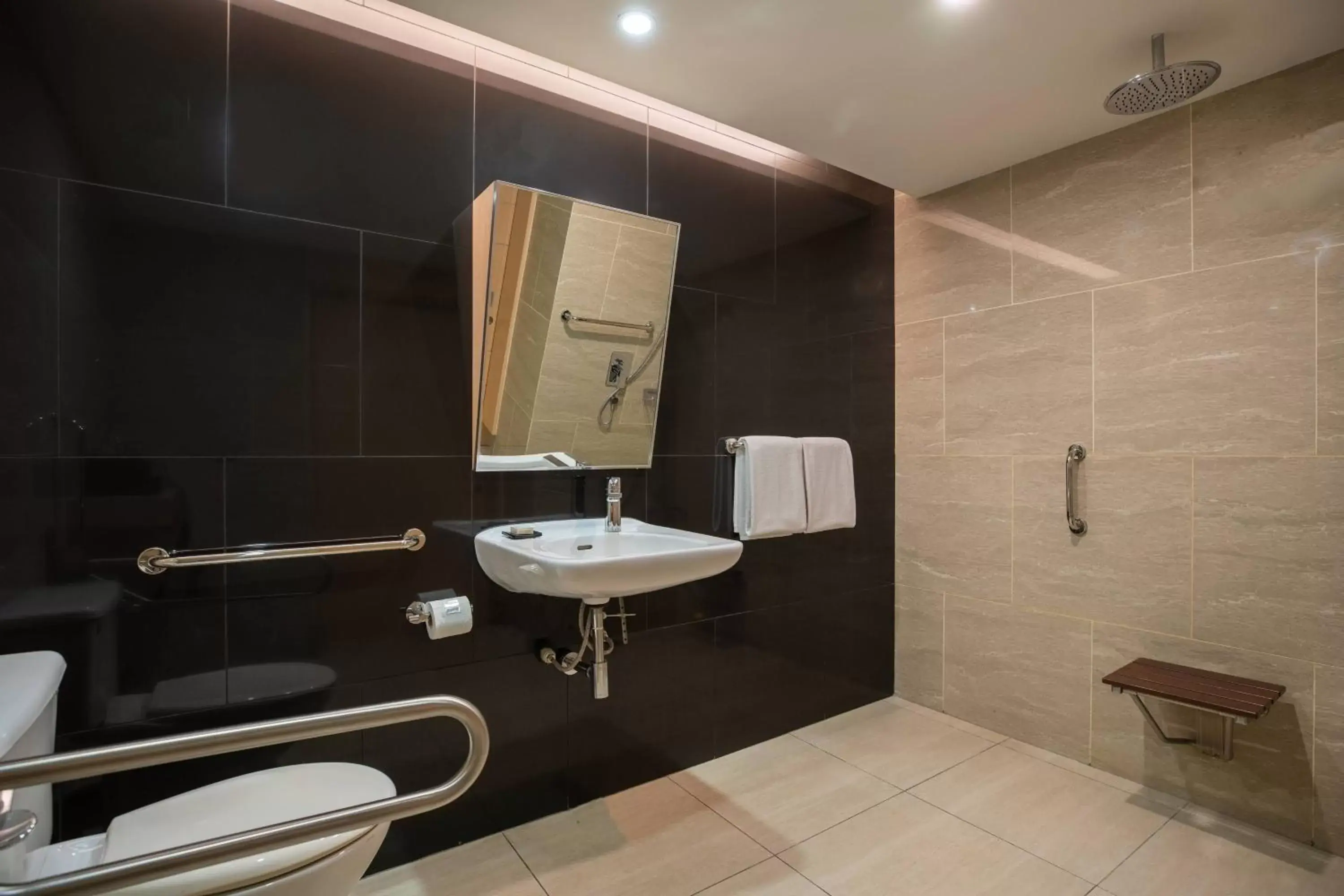 Bathroom in Renaissance Kuala Lumpur Hotel & Convention Centre