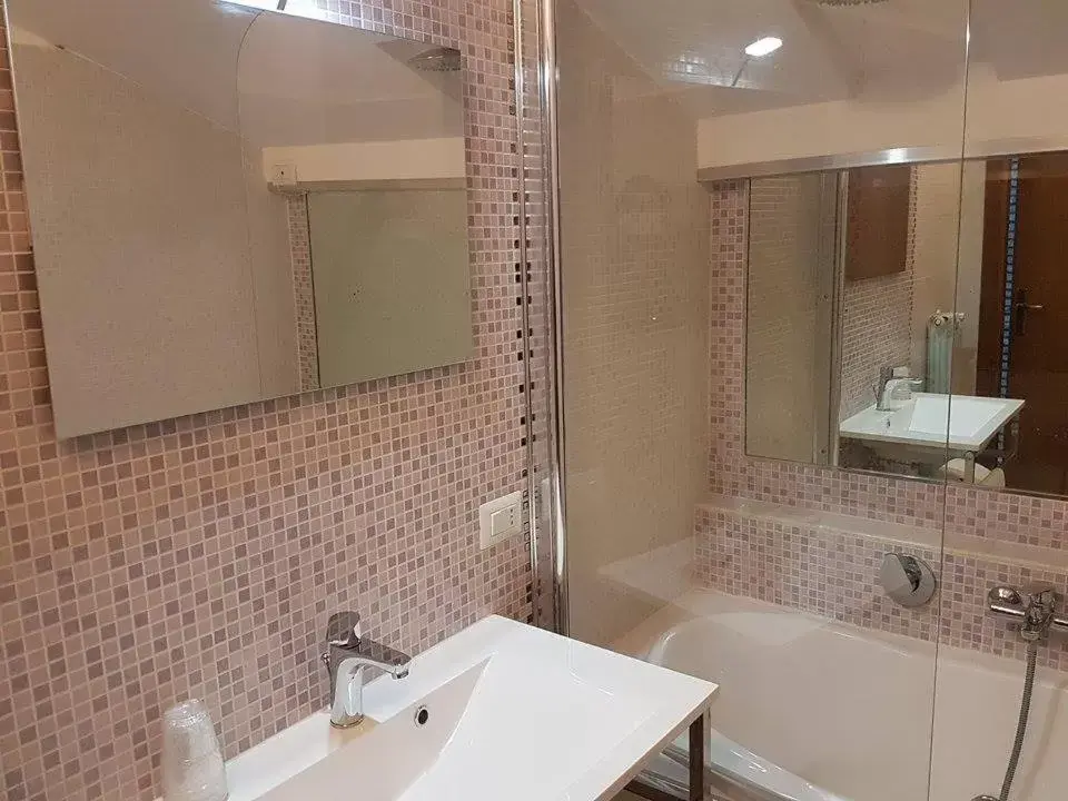 Bathroom in Villa Altieri