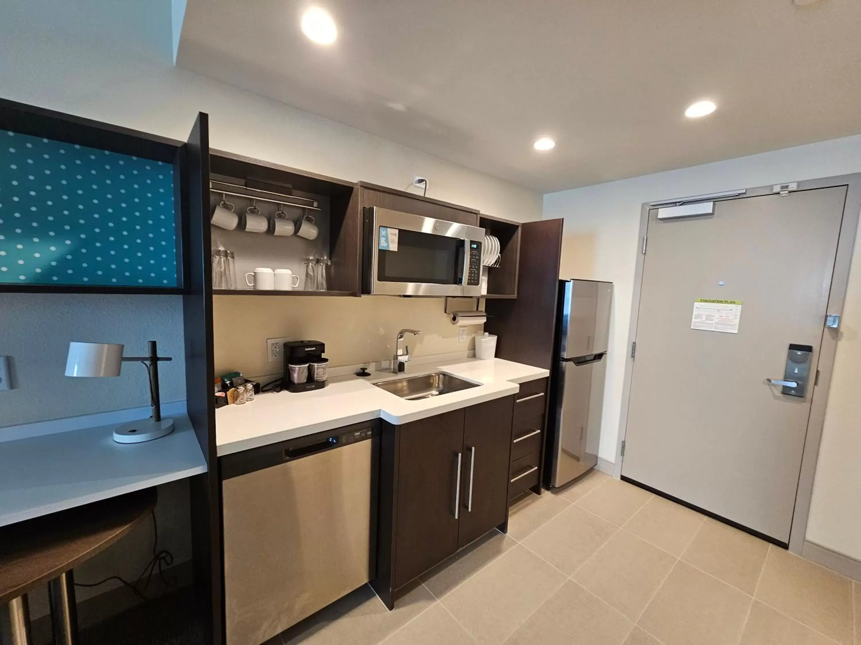 Kitchen or kitchenette, Kitchen/Kitchenette in Home2 Suites By Hilton Allentown Bethlehem Airport