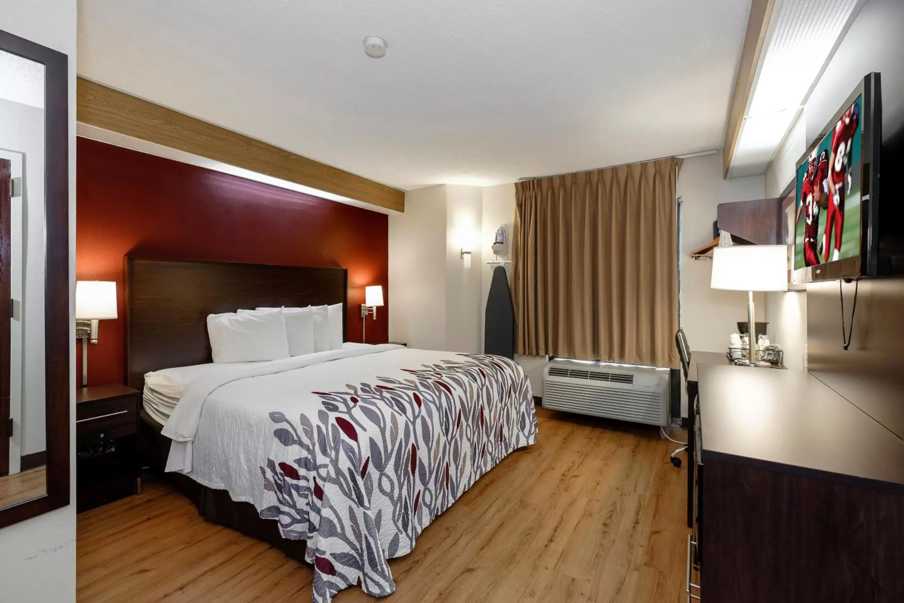 Photo of the whole room, Bed in Red Roof Inn Pensacola Fairgrounds Photo of the whole room, Bed in Red Roof Inn Pensacola Fairgrounds