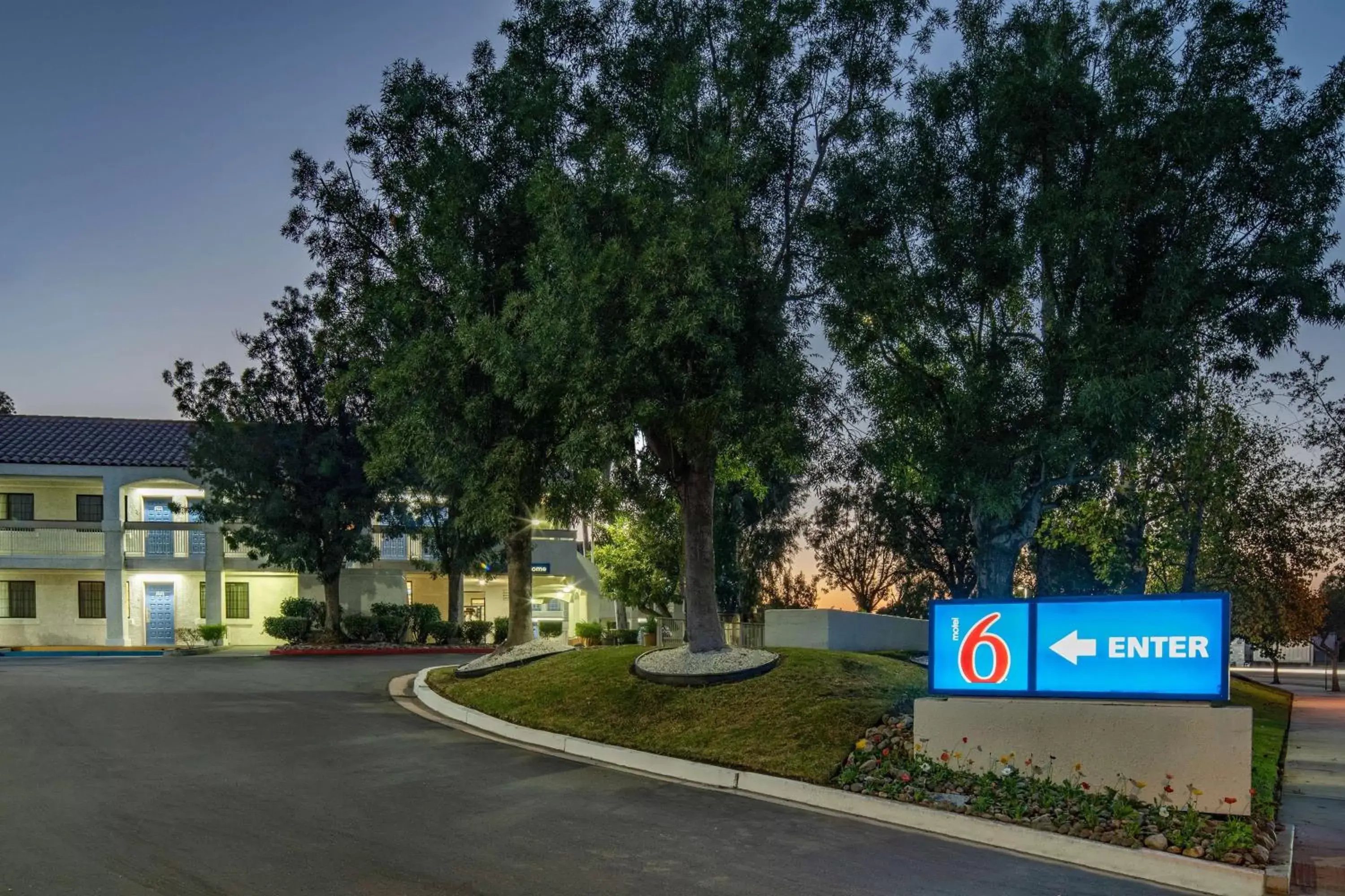 Property Building in Motel 6-Thousand Oaks, CA