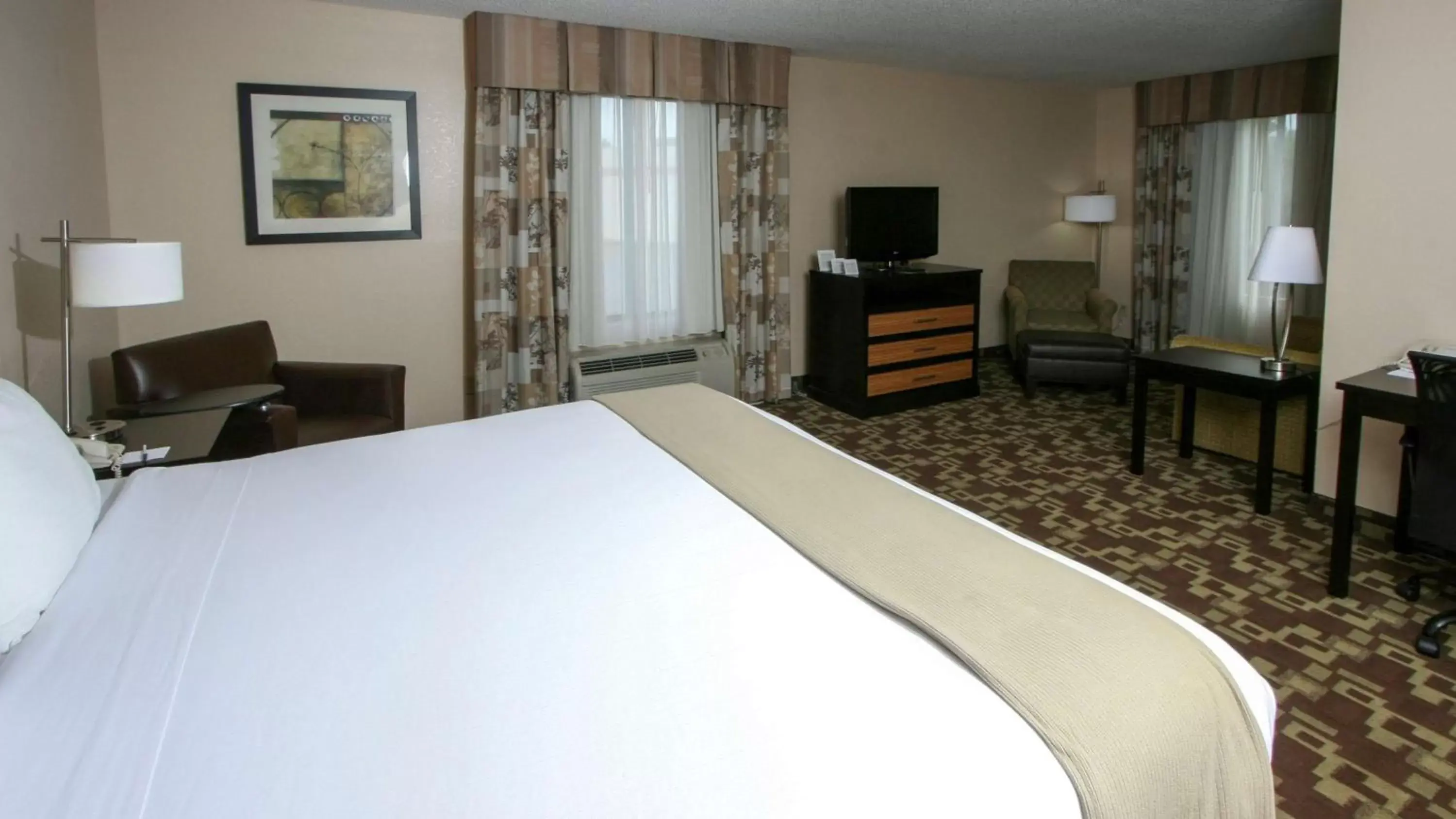 Photo of the whole room, Bed in Country Inn & Suites by Radisson, Shelby, NC