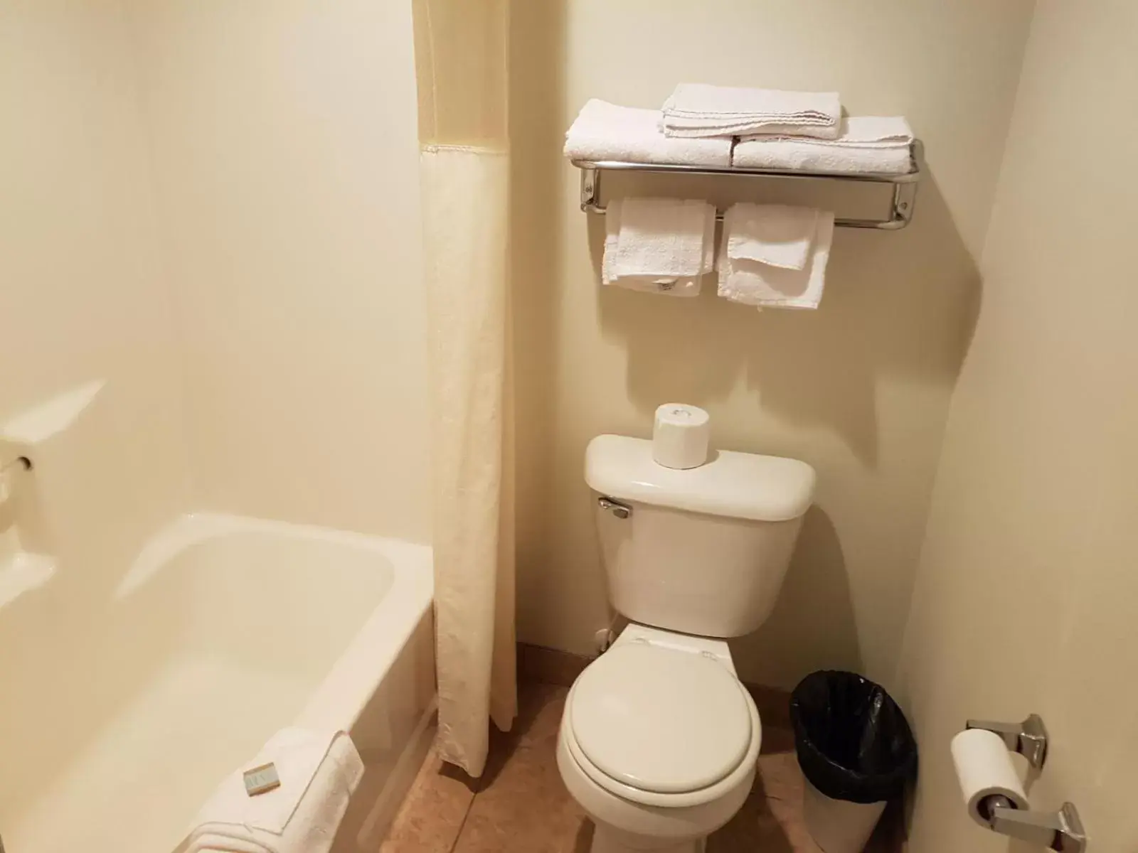 Bathroom in Split Mountain Motel