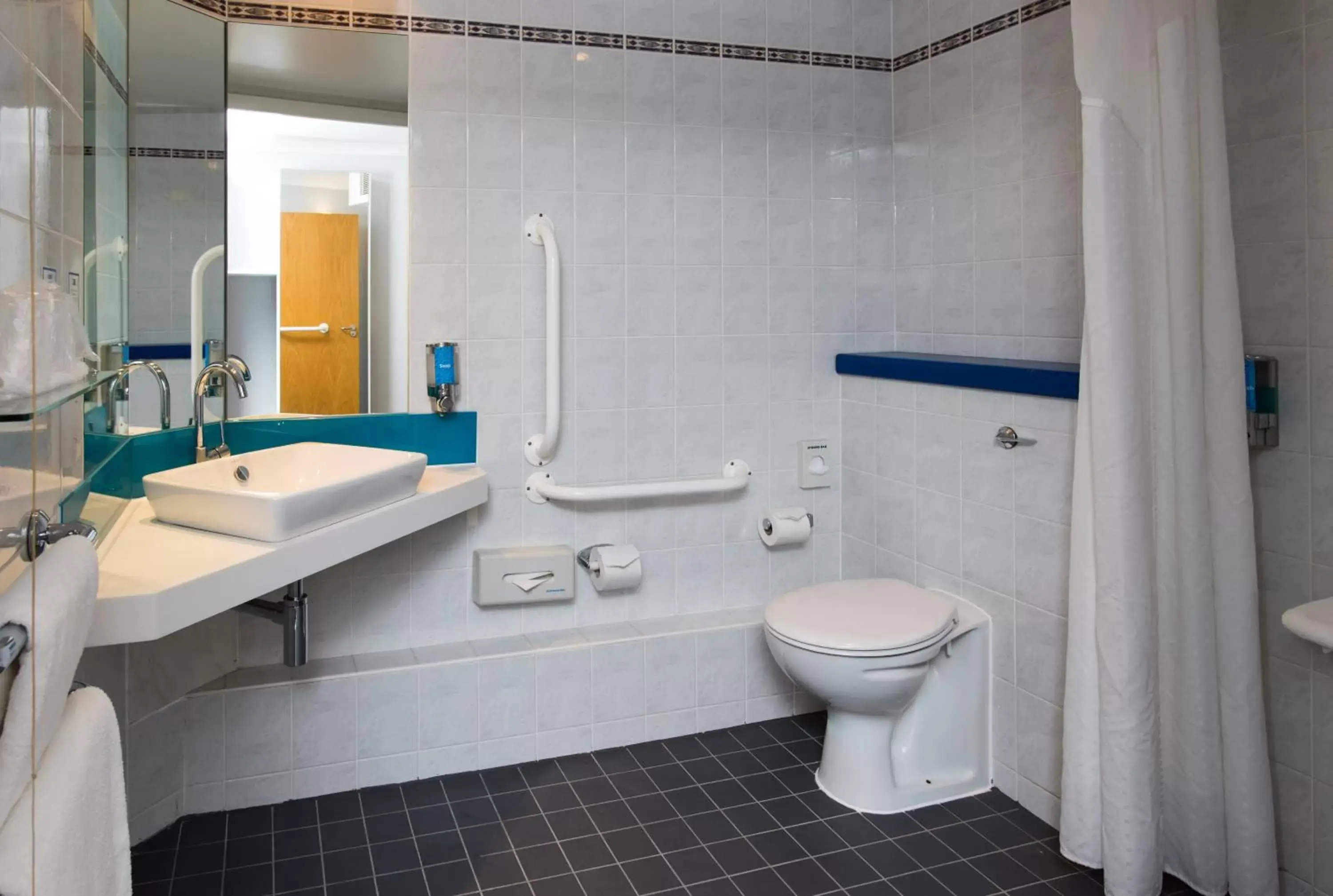Bathroom in Holiday Inn Express London-Hammersmith, an IHG Hotel