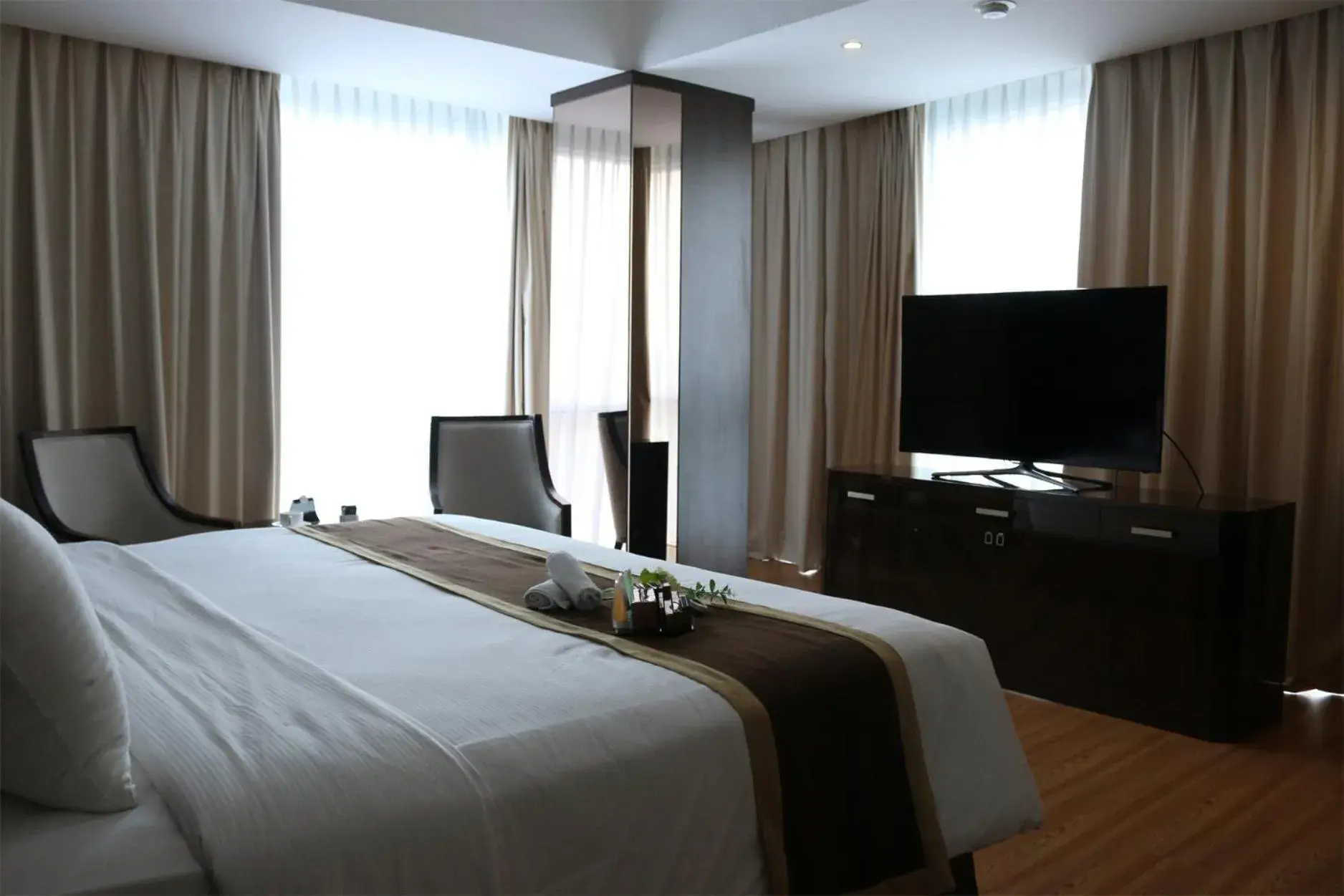 Photo of the whole room, Bed in Java Palace Hotel