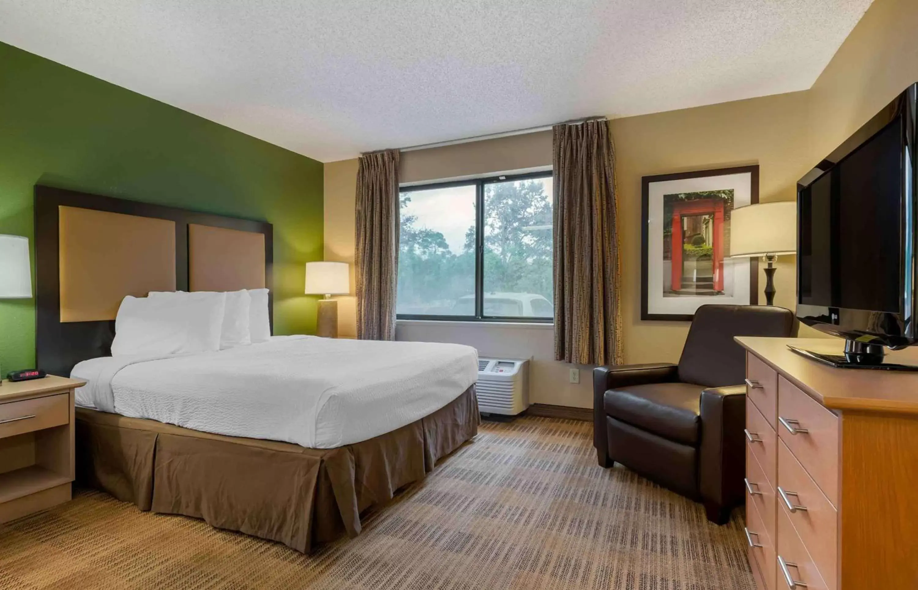 Bedroom, Bed in Extended Stay America Suites - Daytona Beach - International Speedway