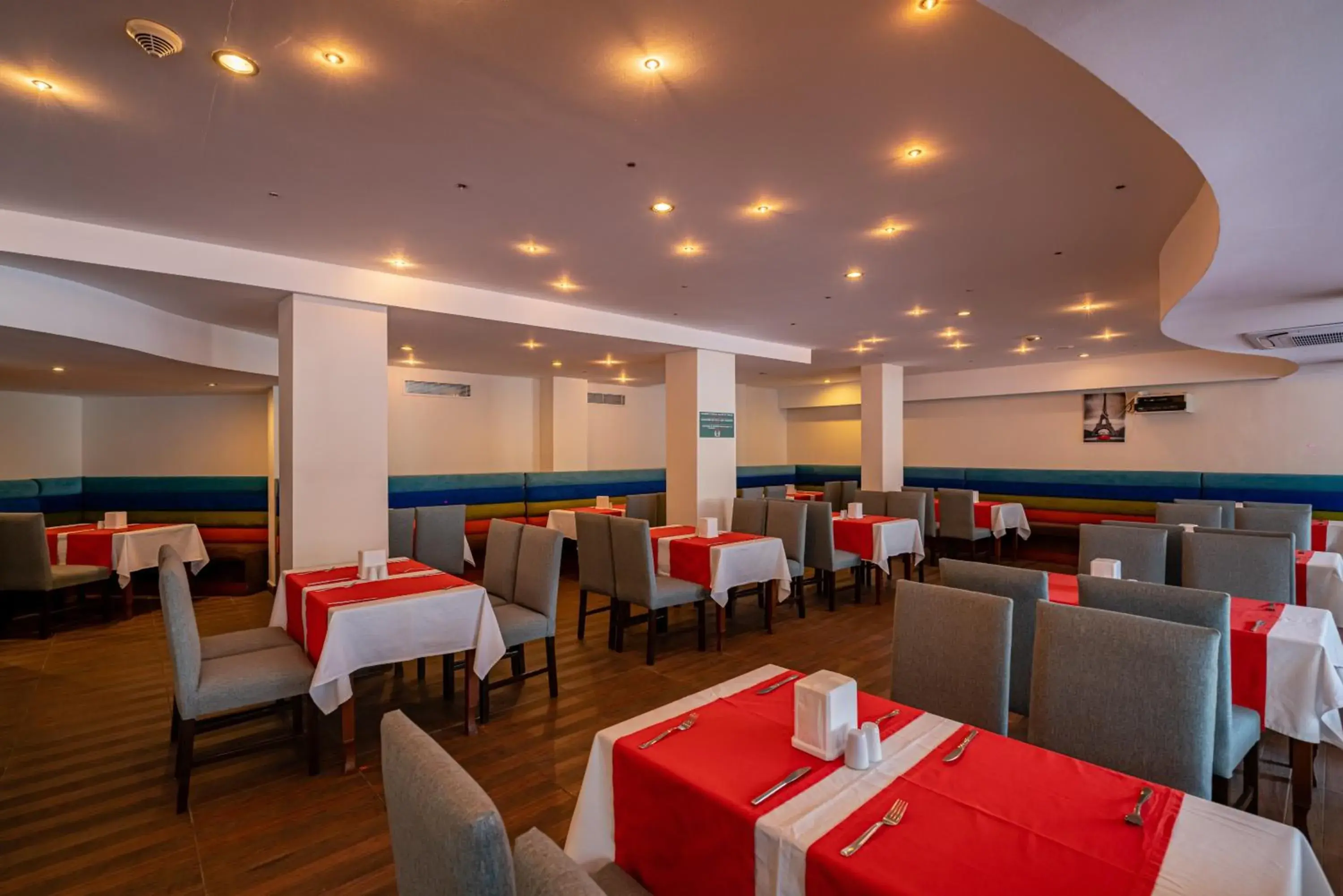 Restaurant/Places to Eat in Tu Casa Gelidonya Hotel
