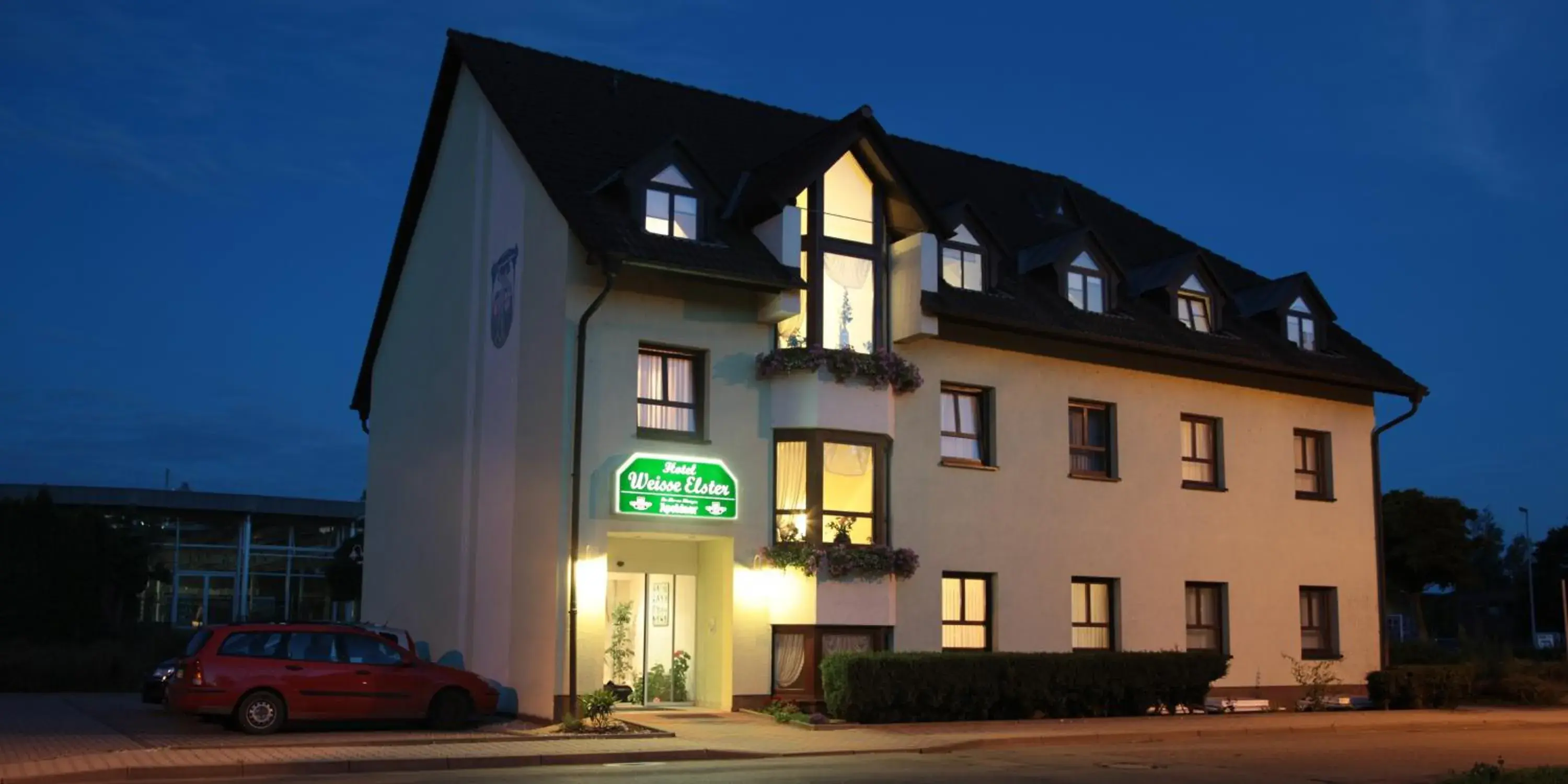 Restaurant/places to eat, Property Building in Hotel Weisse Elster