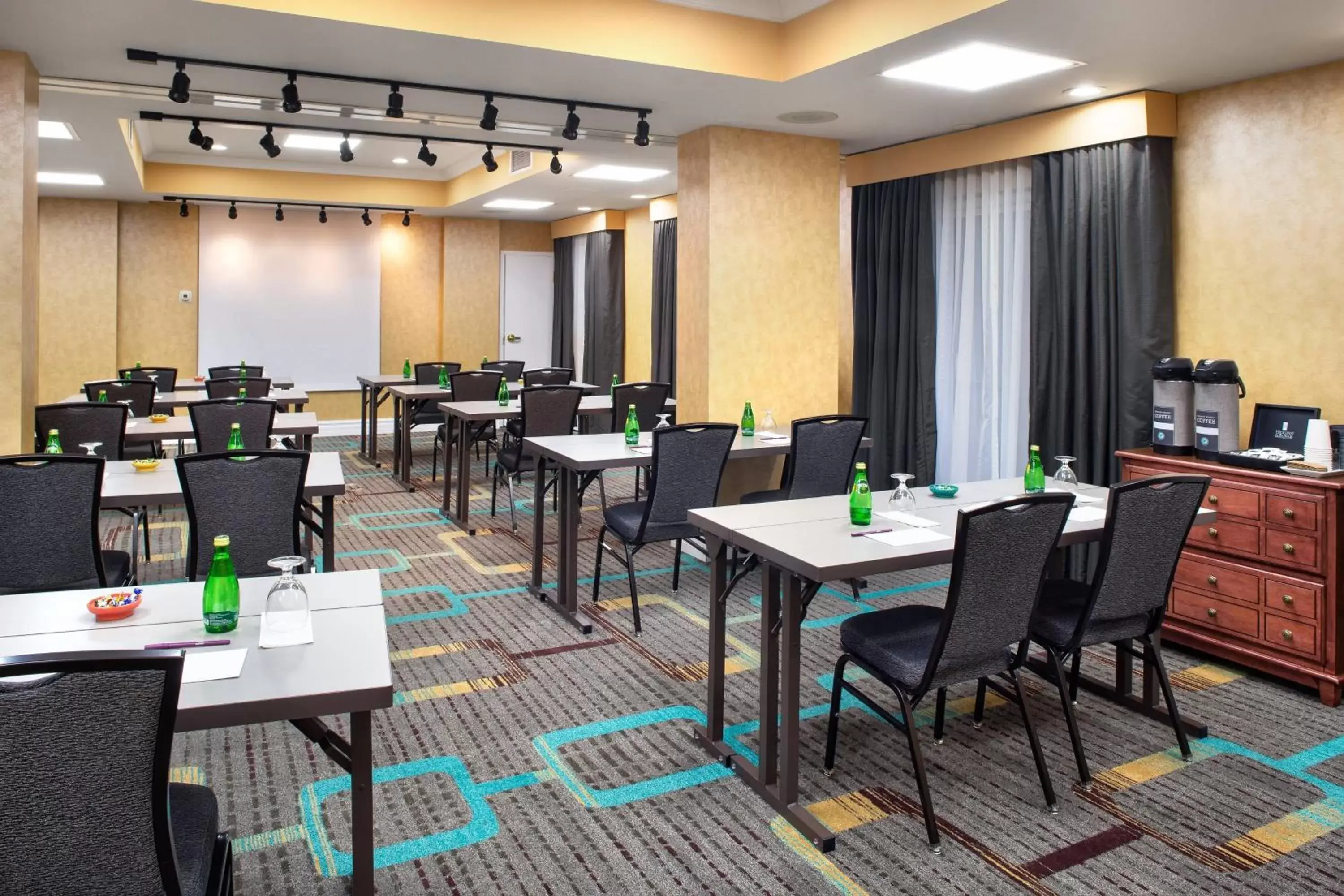 Meeting/conference room, Restaurant/Places to Eat in Residence Inn by Marriott Halifax Downtown