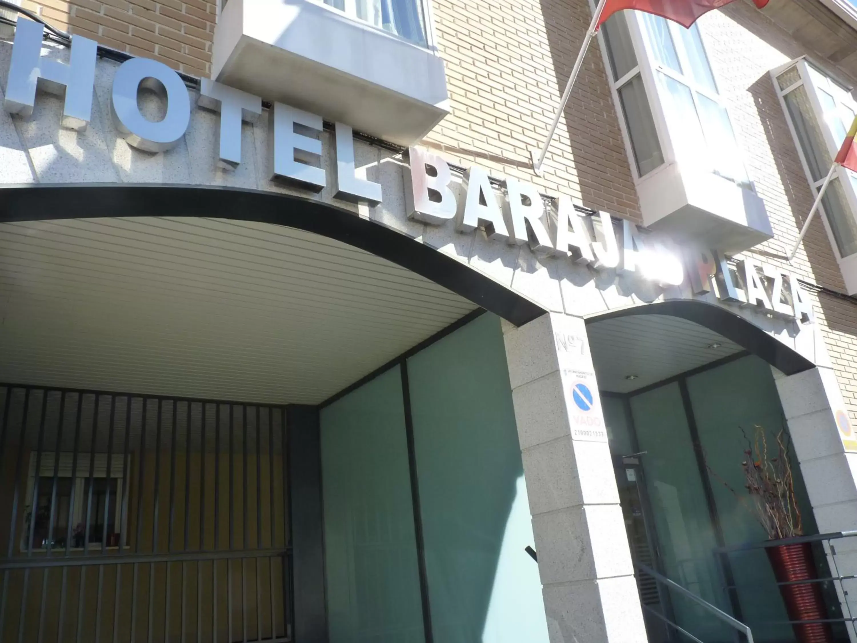 Facade/entrance, Property Building in Hotel Barajas Plaza