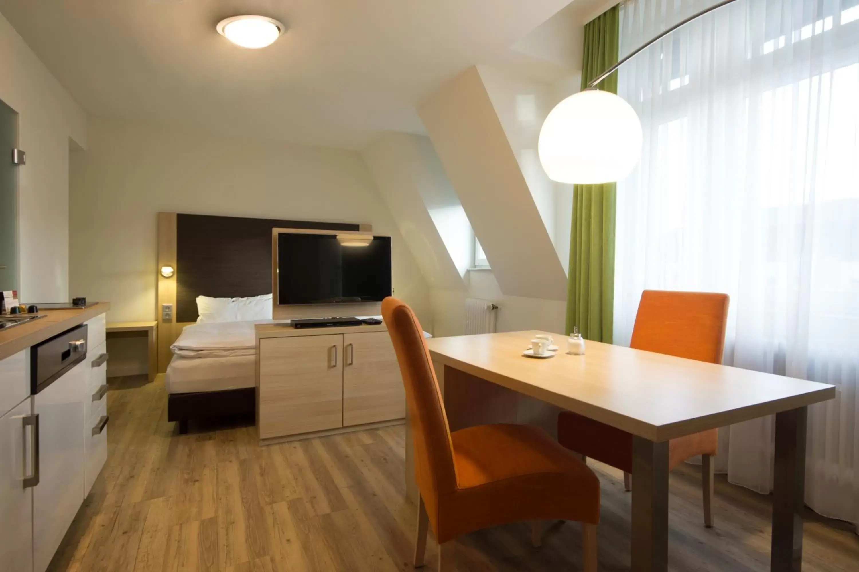 Photo of the whole room, TV/Entertainment Center in Apartmenthotel Kaiser Karl