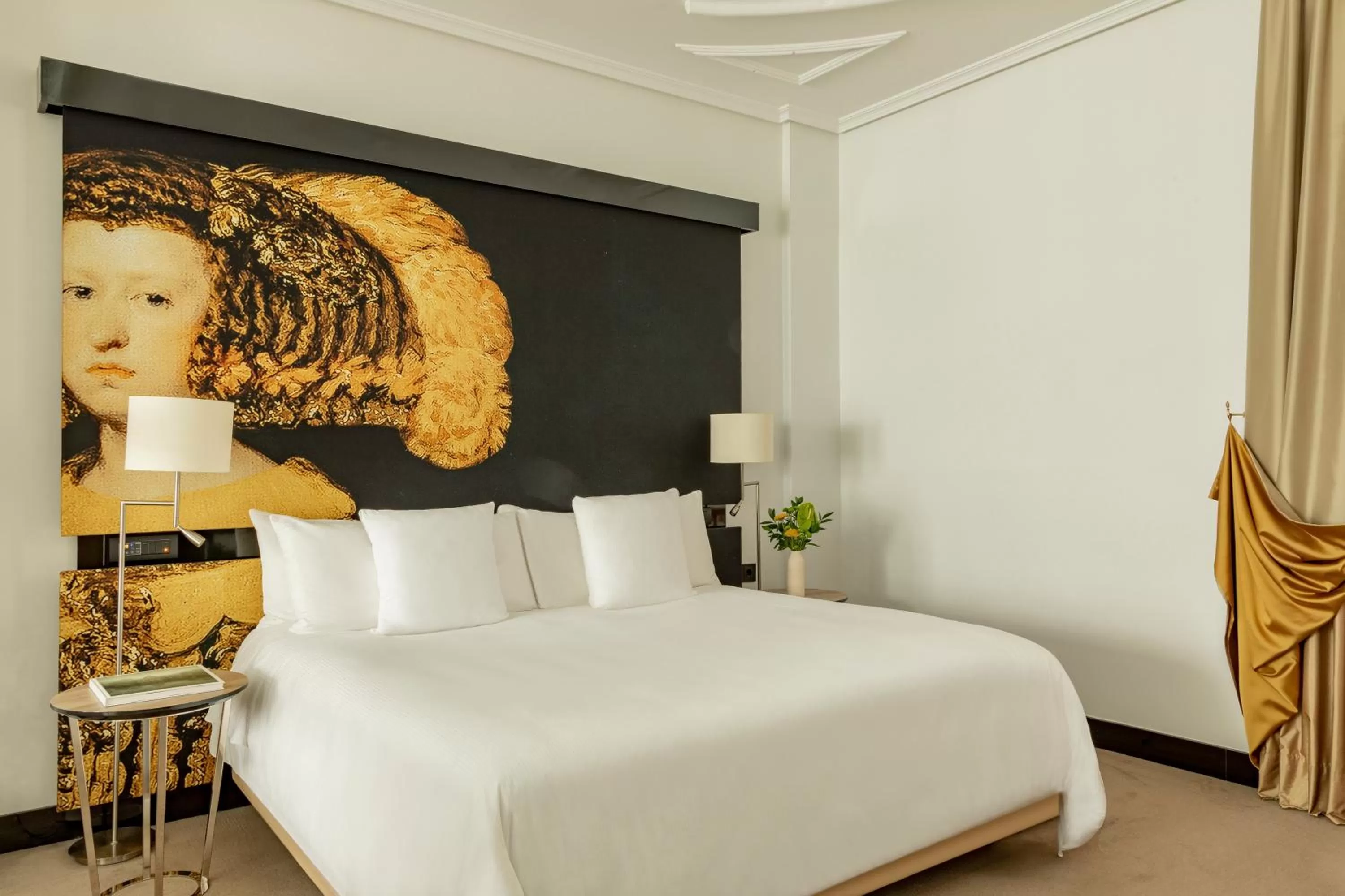 Bed in Palacio de los Duques Gran Meliá - The Leading Hotels of the World