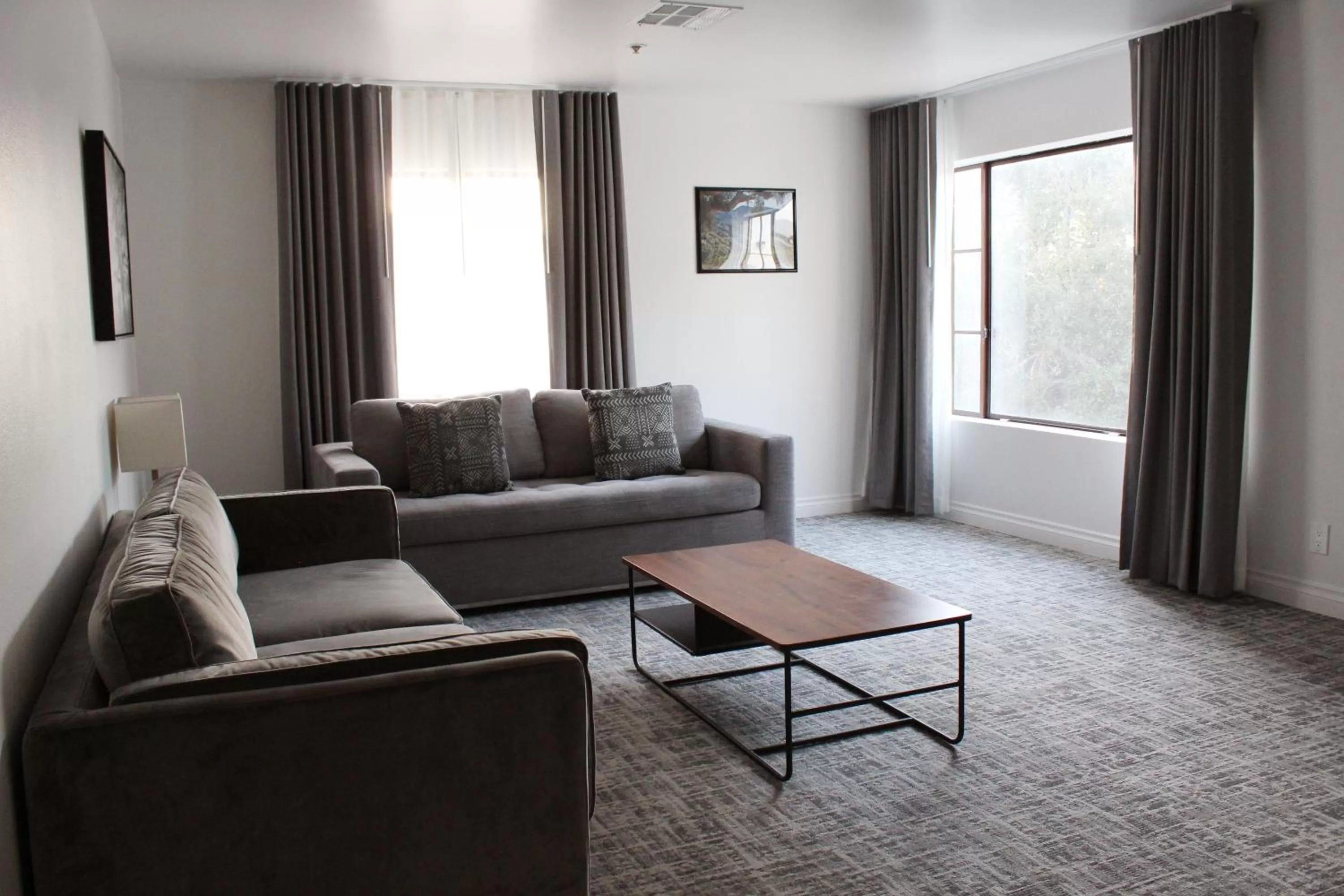 Vinland Hotel and Lounge